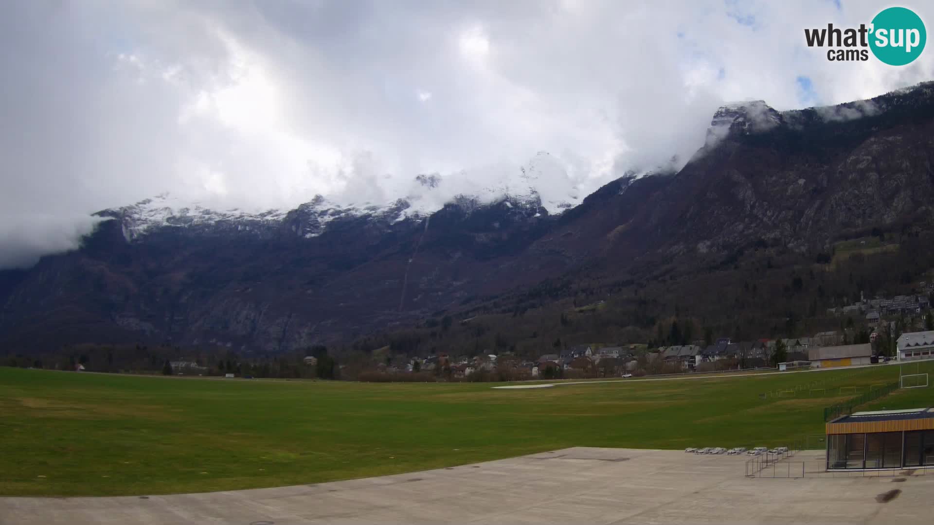 Live webcam Bovec airport – View to Kanin