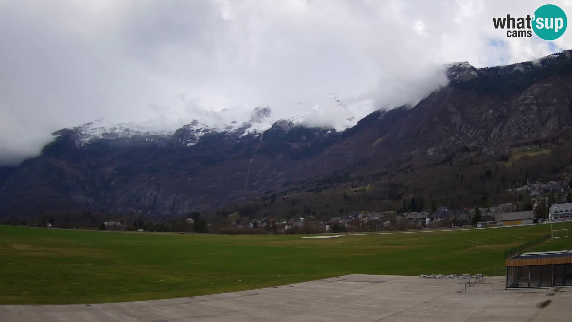 Live webcam Bovec airport – View to Kanin