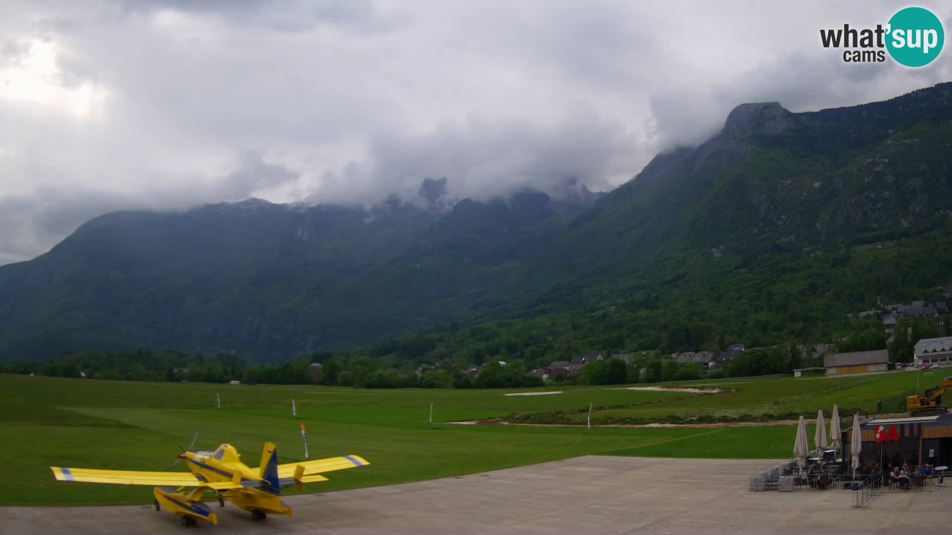 Spletna kamera letališče Bovec – pogled proti Kaninu
