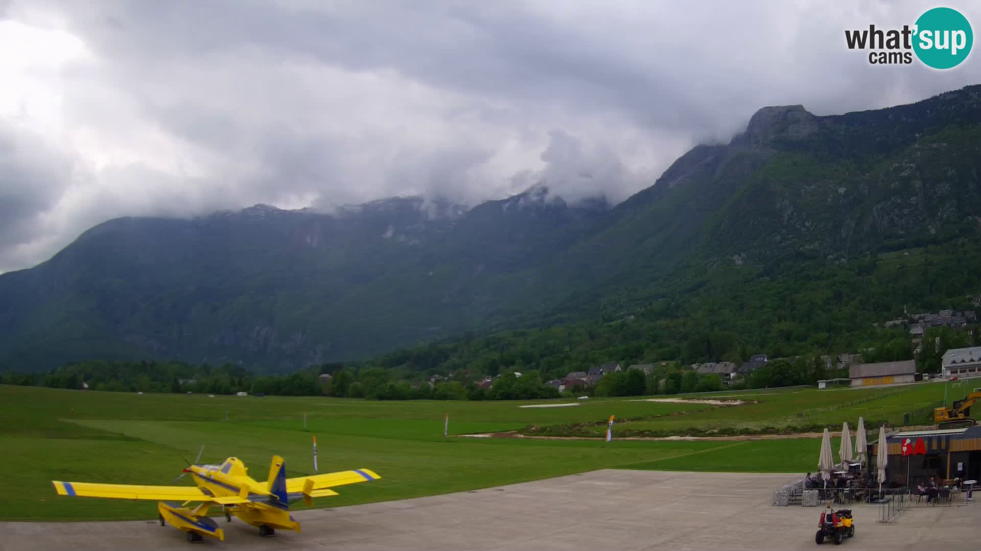 Web kamera uživo Zračna luka Bovec – Pogled na Kanin