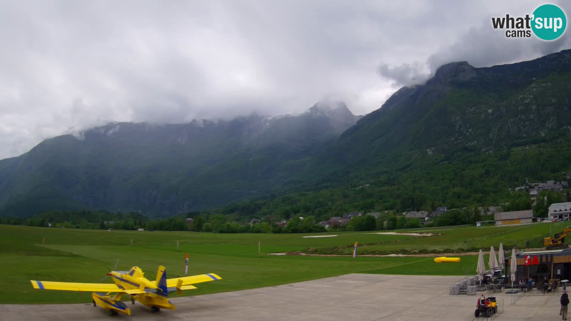 Spletna kamera letališče Bovec – pogled proti Kaninu