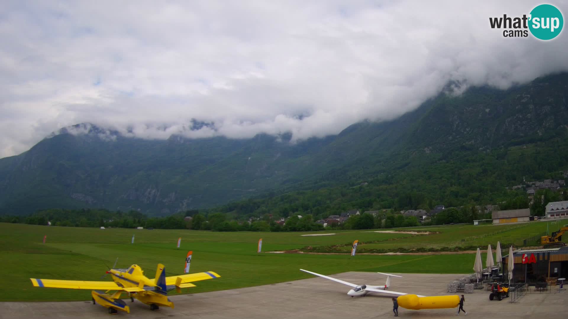 Web kamera uživo Zračna luka Bovec – Pogled na Kanin