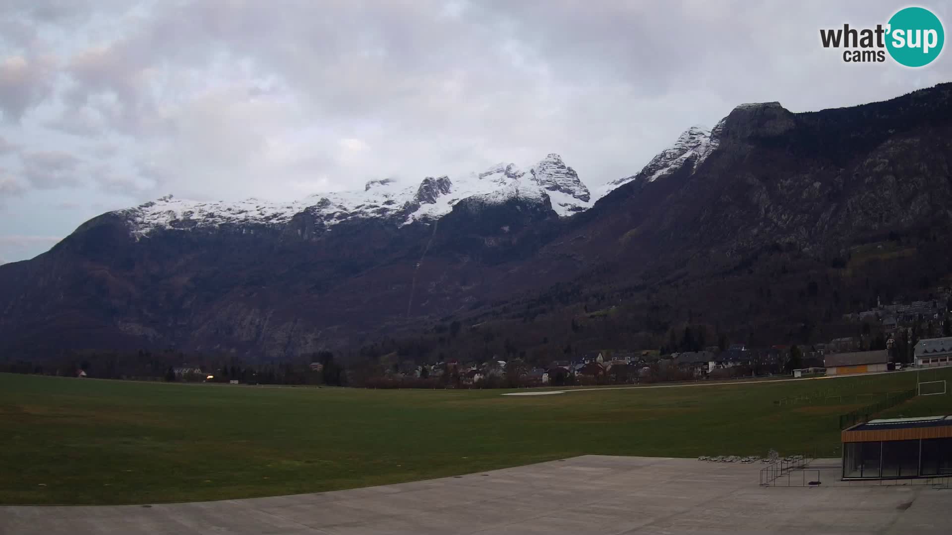 Webcam en direct Aéroport de Bovec – Vue sur Kanin