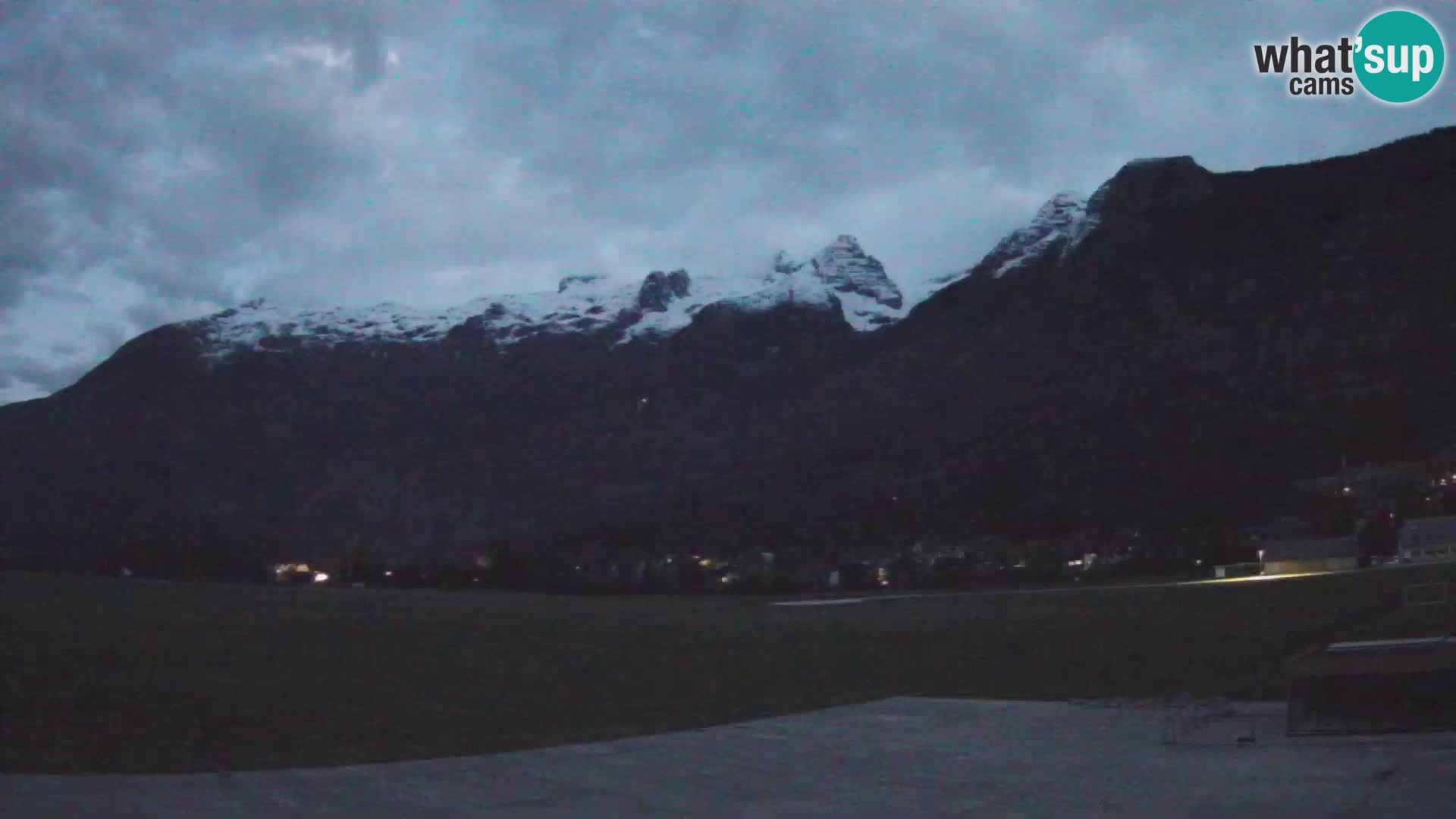 Cámara web en vivo Aeropuerto de Bovec – Vista a Kanin