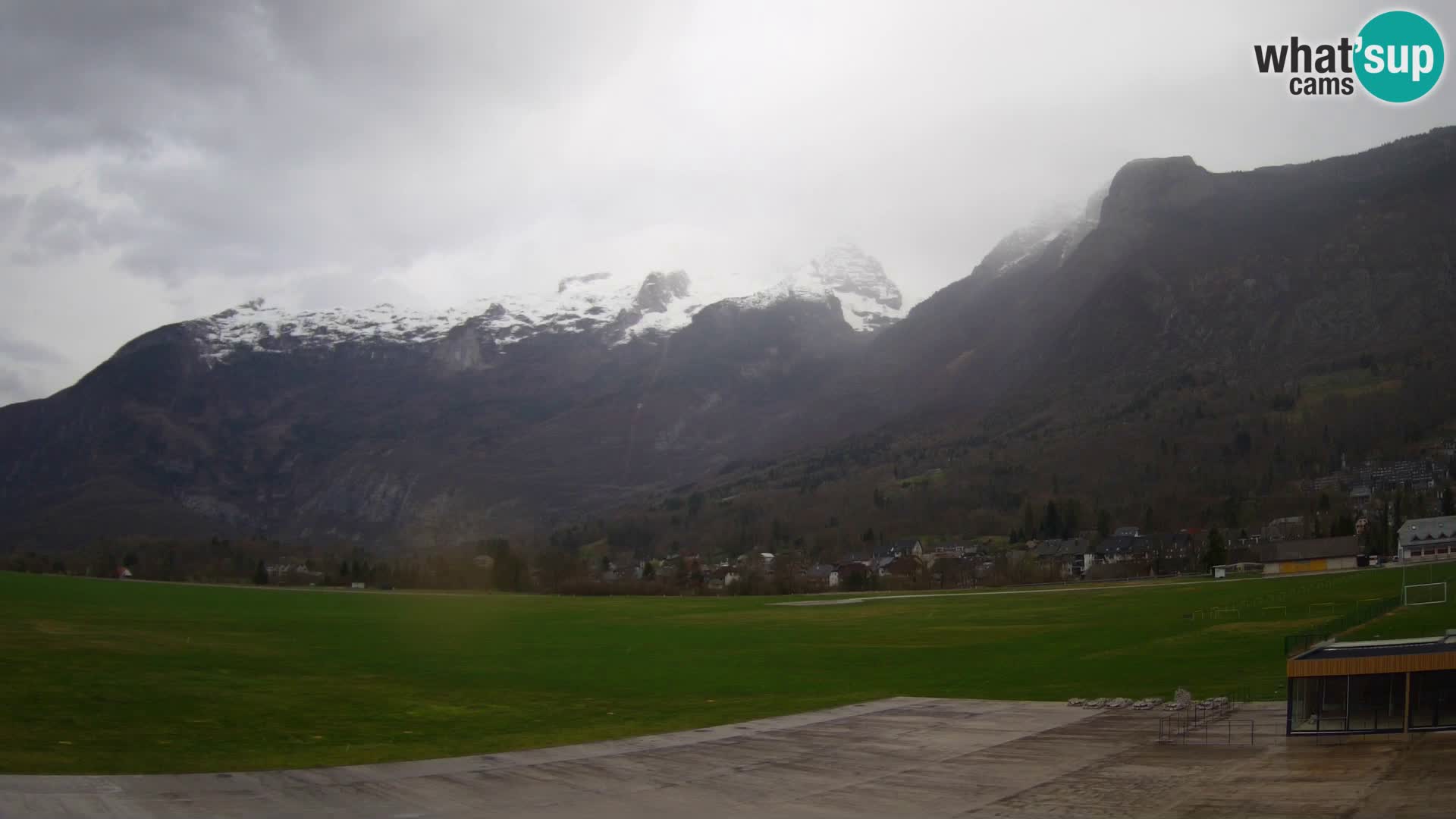 Webcam en direct Aéroport de Bovec – Vue sur Kanin