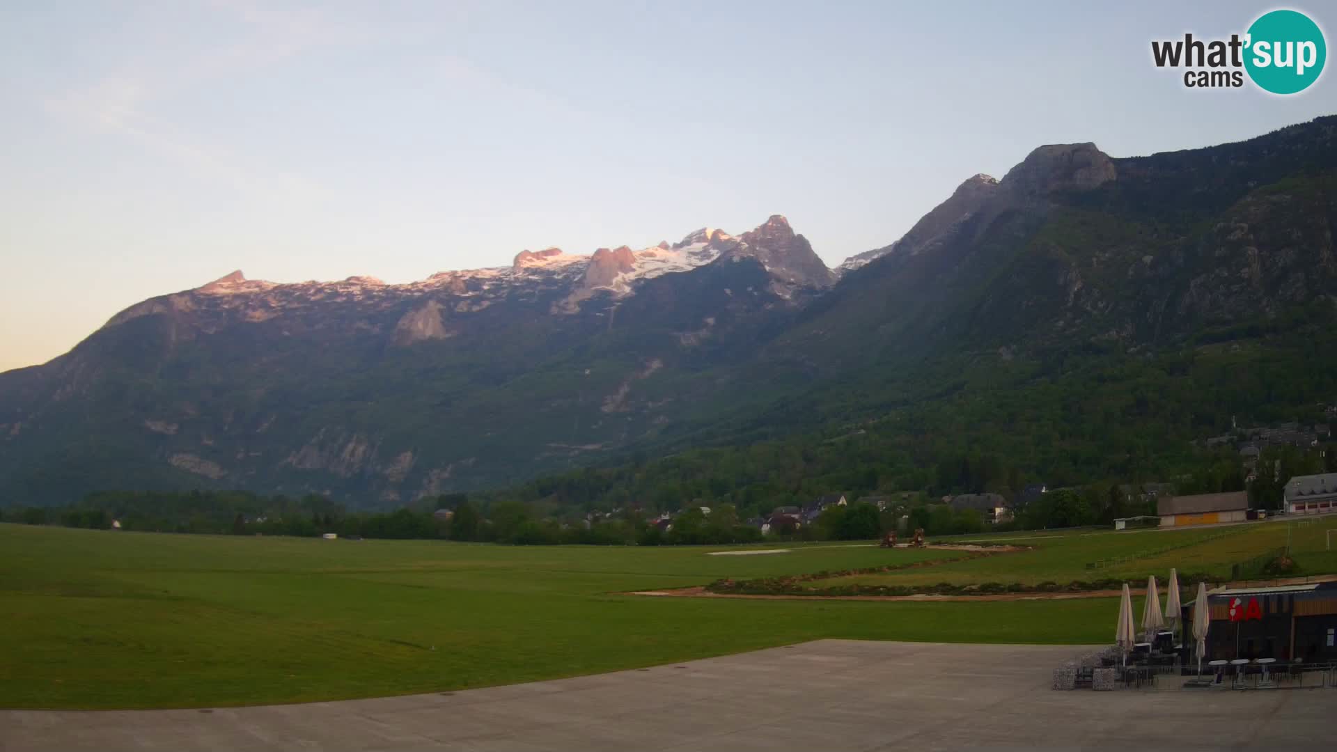 Web kamera uživo Zračna luka Bovec – Pogled na Kanin