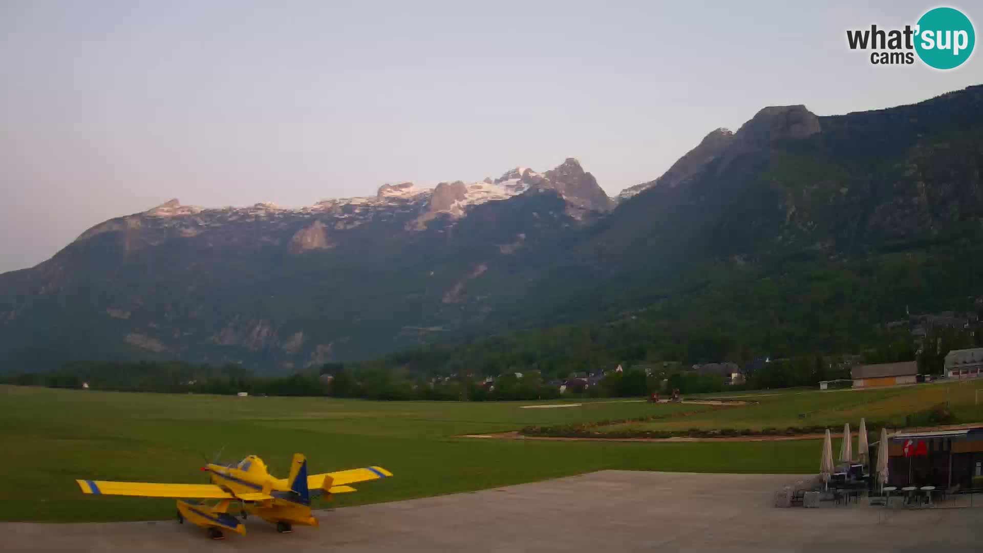 Spletna kamera letališče Bovec – pogled proti Kaninu