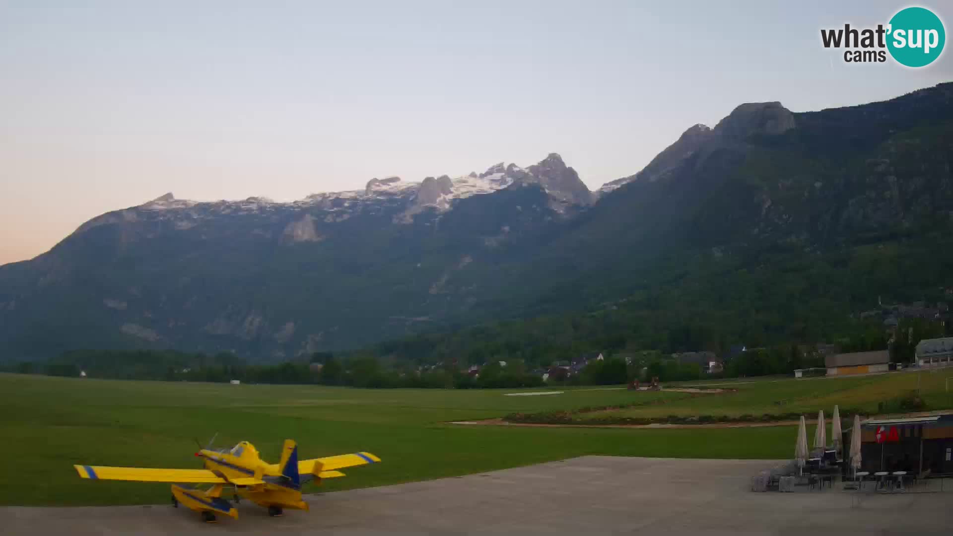 Spletna kamera letališče Bovec – pogled proti Kaninu