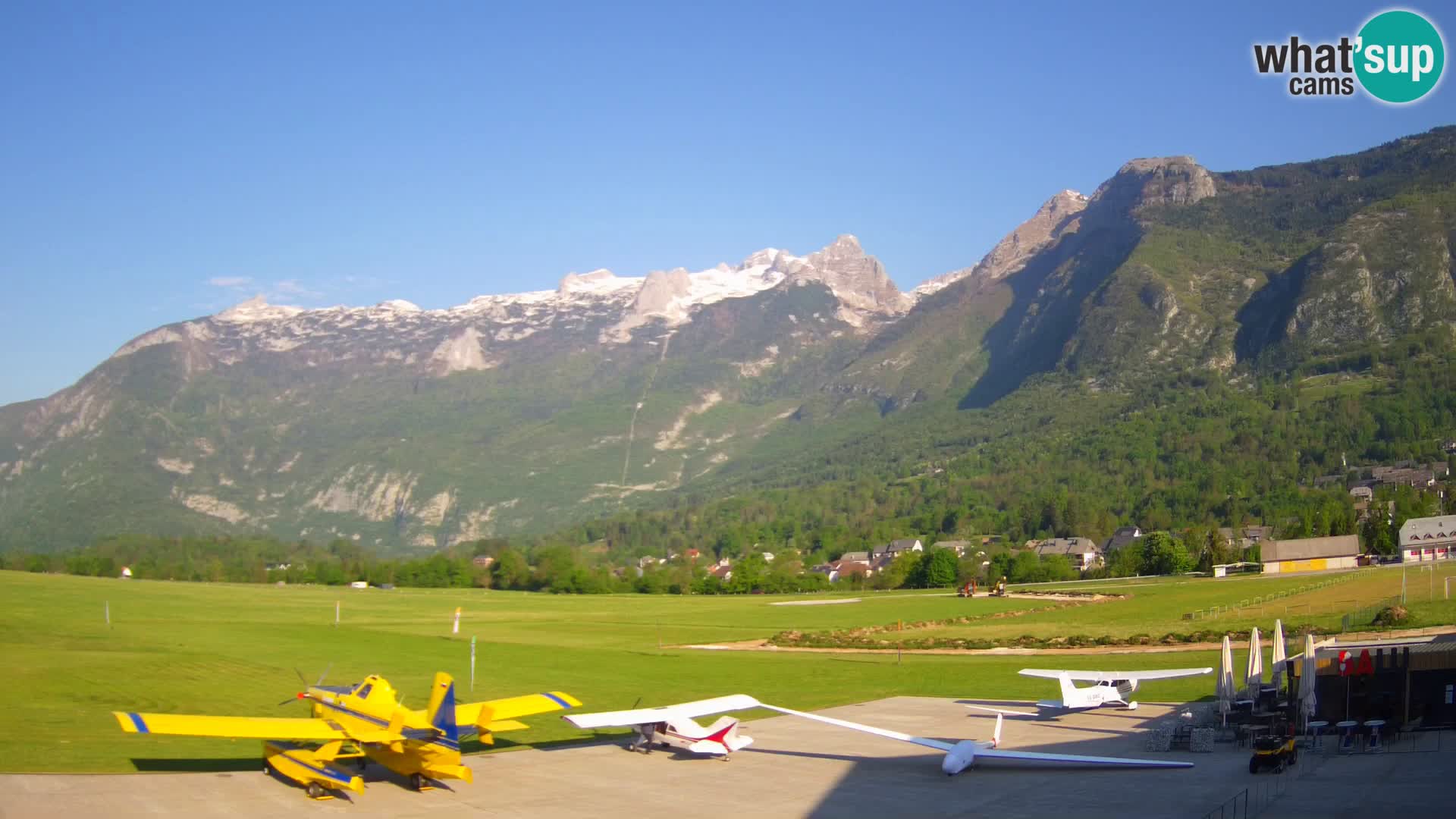 Spletna kamera letališče Bovec – pogled proti Kaninu