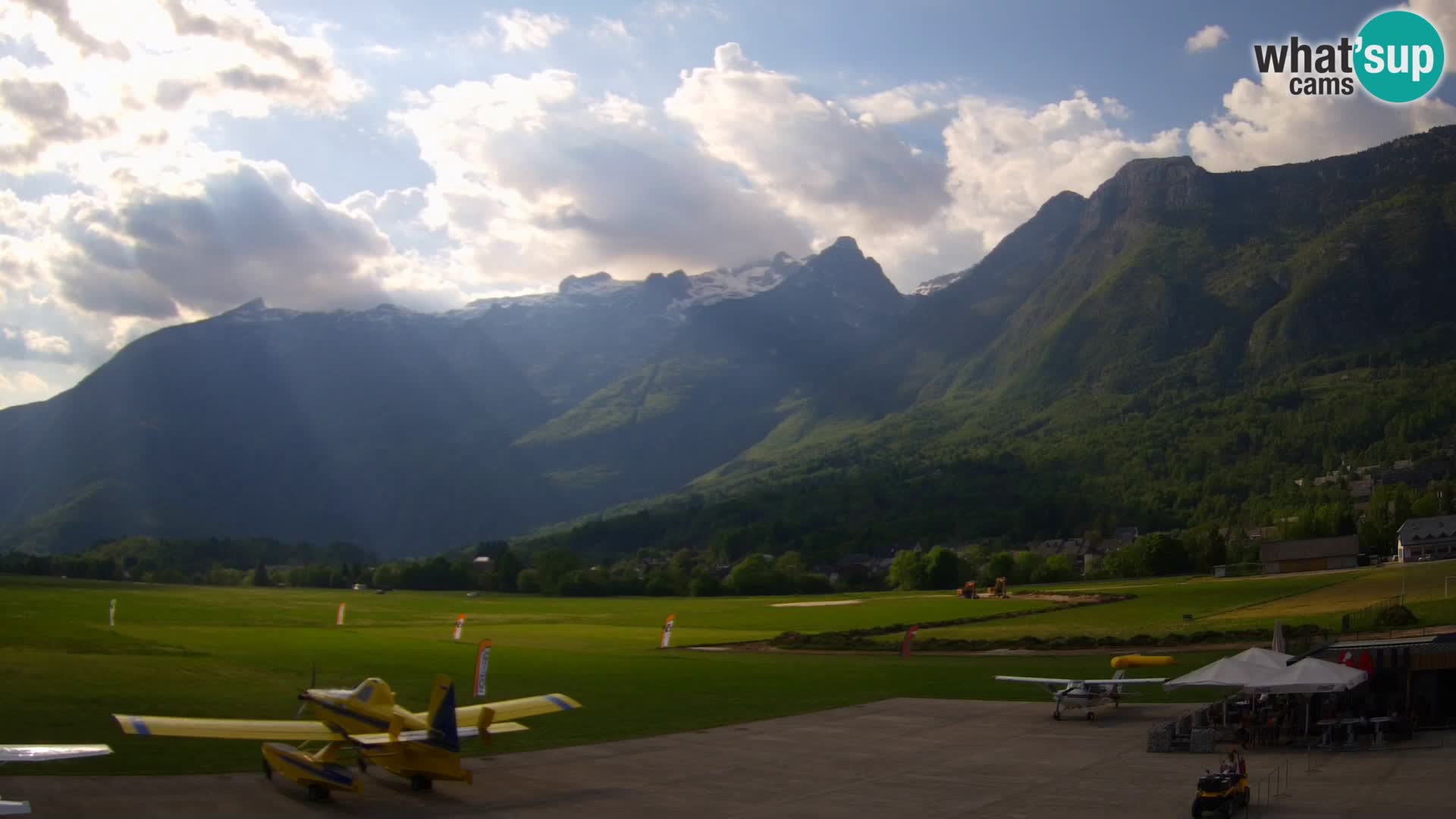 Live webcam Bovec airport – View to Kanin