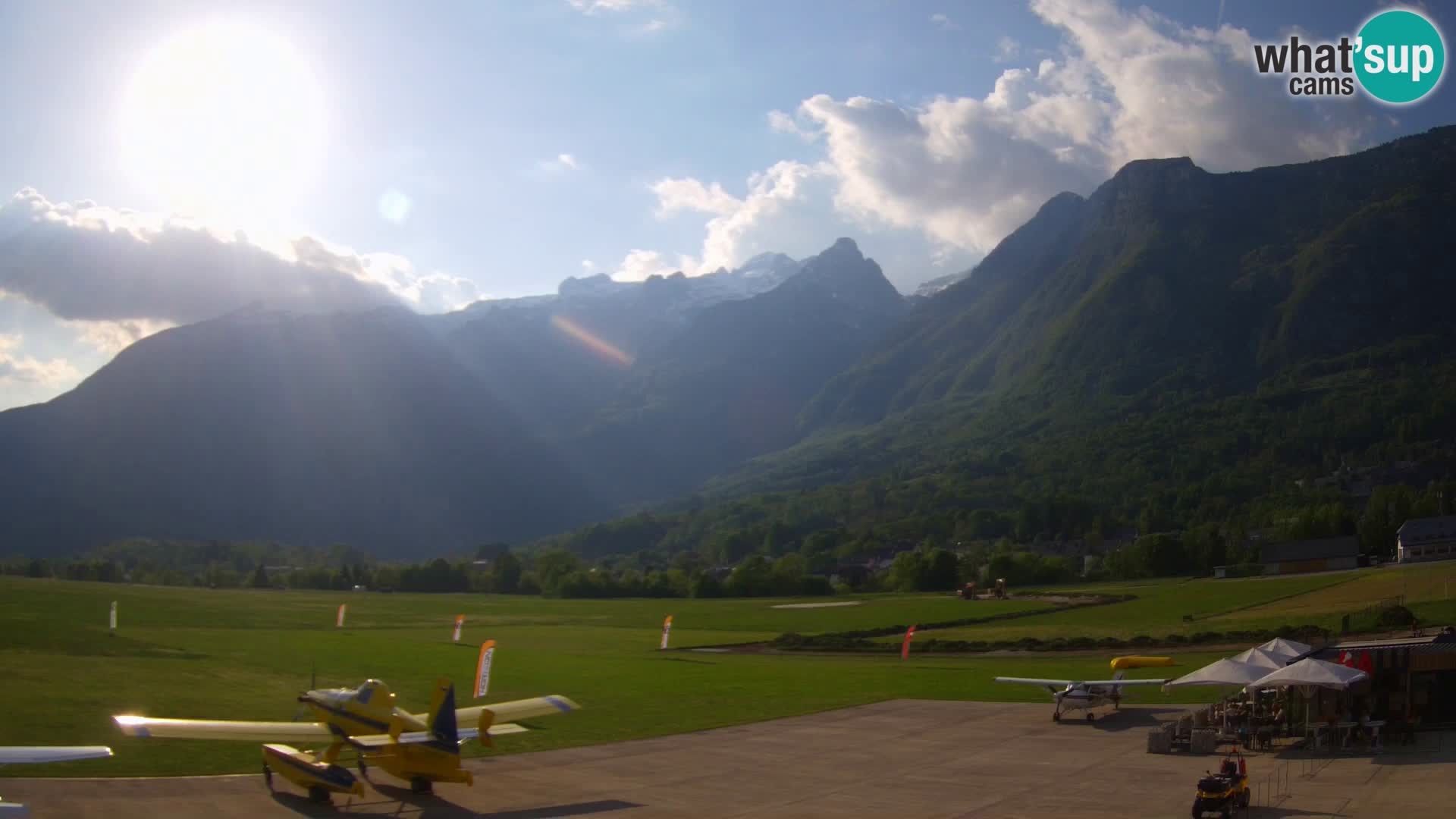 Cámara web en vivo Aeropuerto de Bovec – Vista a Kanin