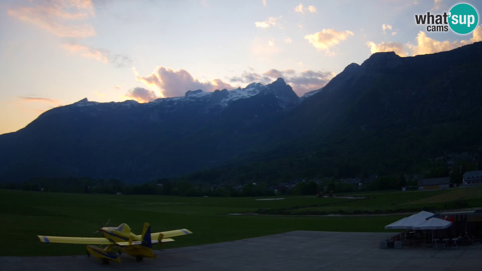 Spletna kamera letališče Bovec – pogled proti Kaninu