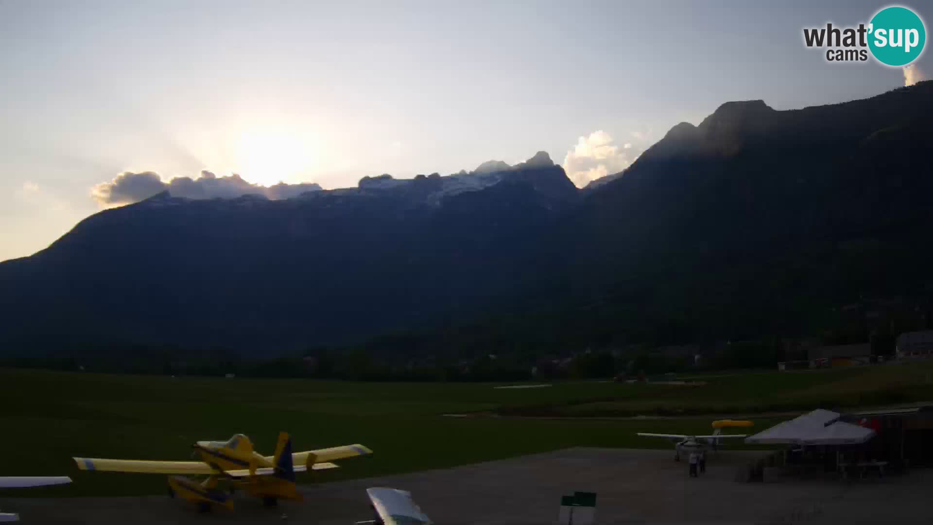 Web kamera uživo Zračna luka Bovec – Pogled na Kanin