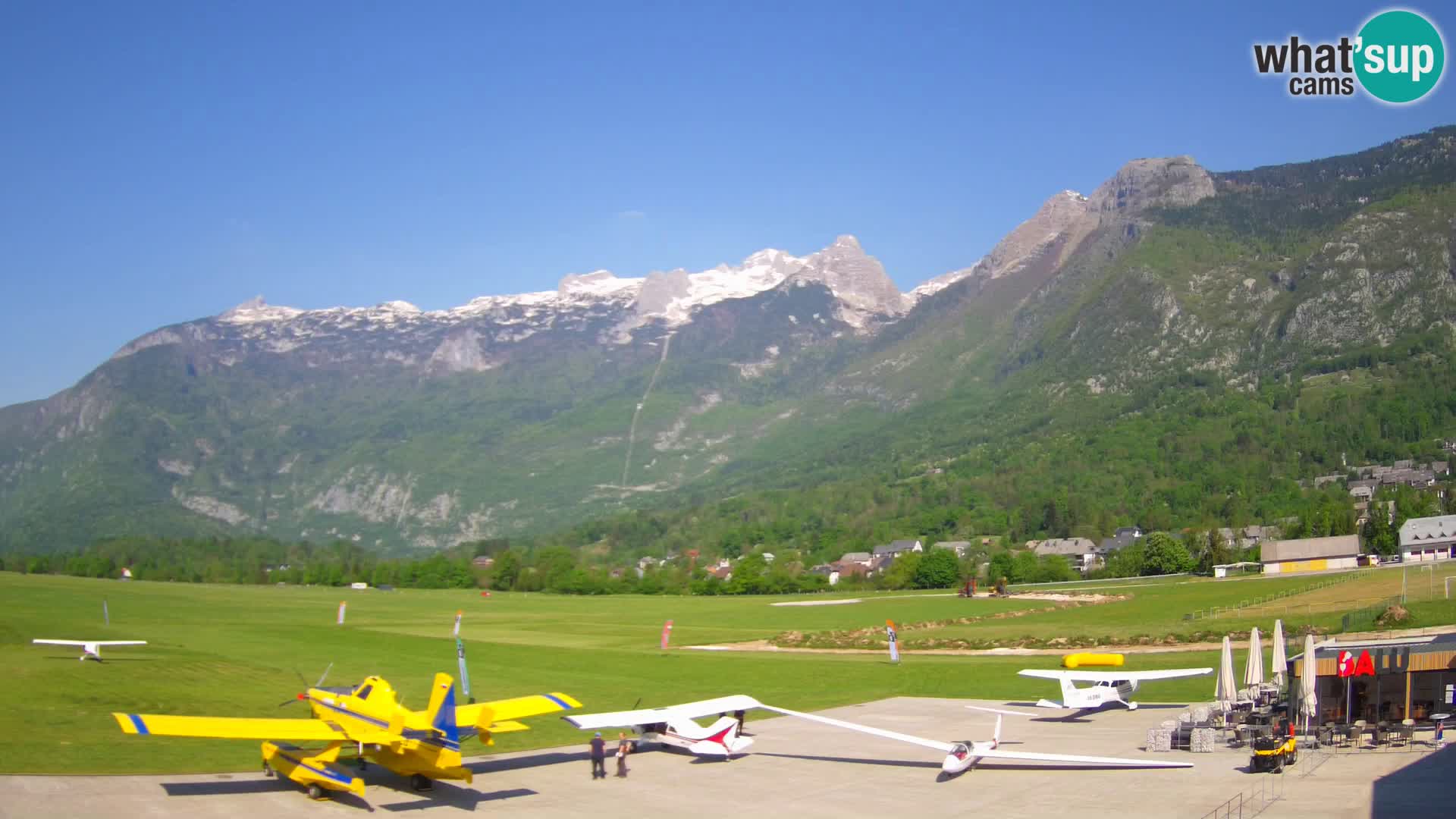 Web kamera uživo Zračna luka Bovec – Pogled na Kanin