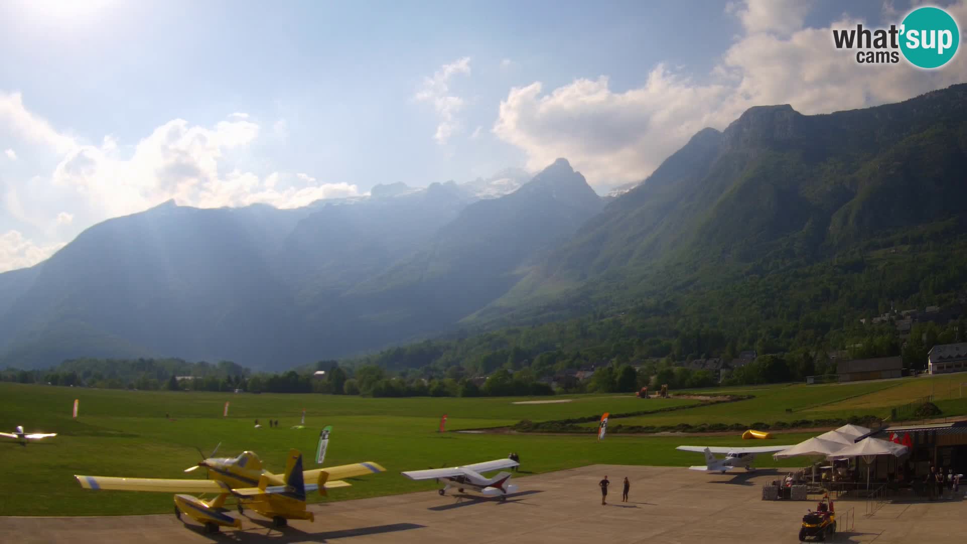 Spletna kamera letališče Bovec – pogled proti Kaninu