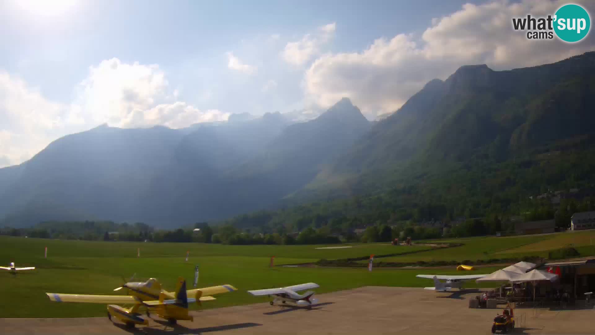 Spletna kamera letališče Bovec – pogled proti Kaninu