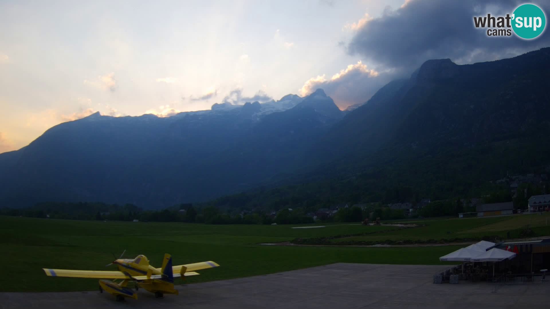 Cámara web en vivo Aeropuerto de Bovec – Vista a Kanin