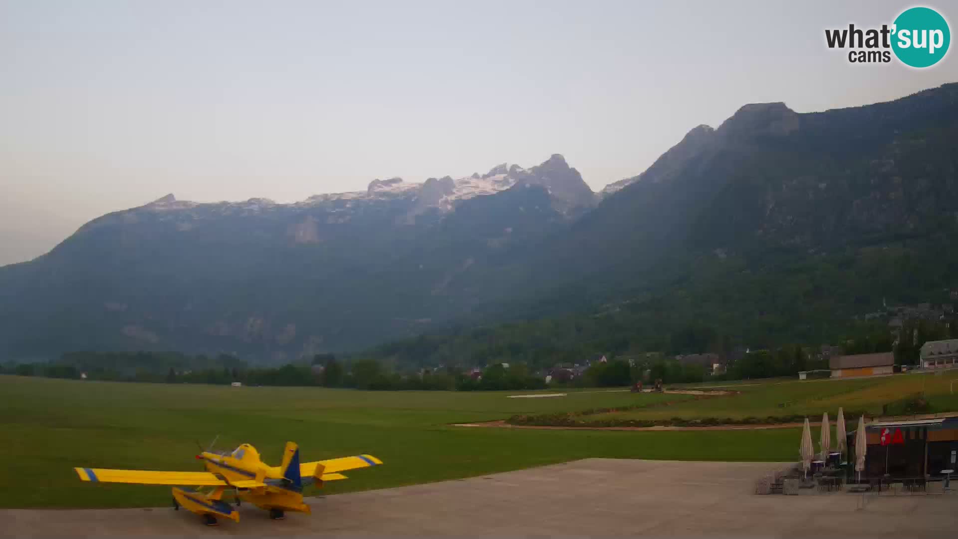 Web kamera uživo Zračna luka Bovec – Pogled na Kanin