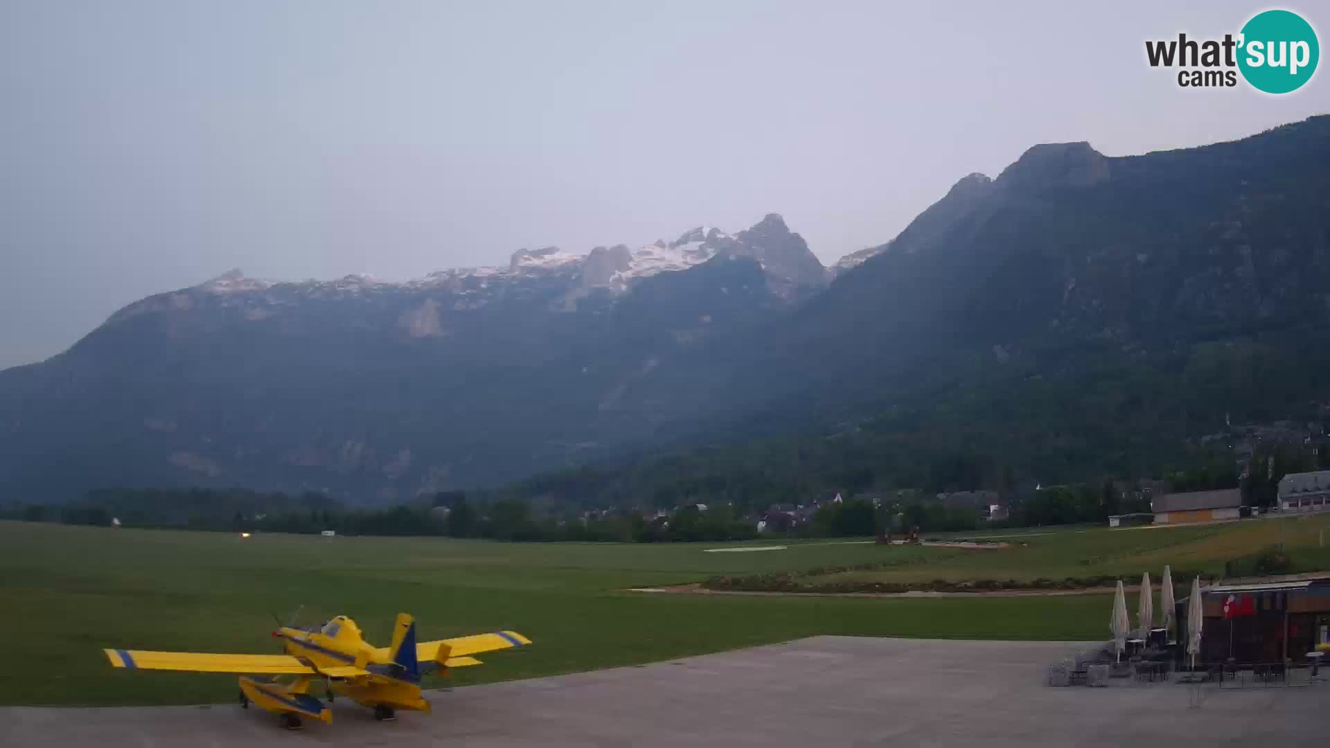 Web kamera uživo Zračna luka Bovec – Pogled na Kanin