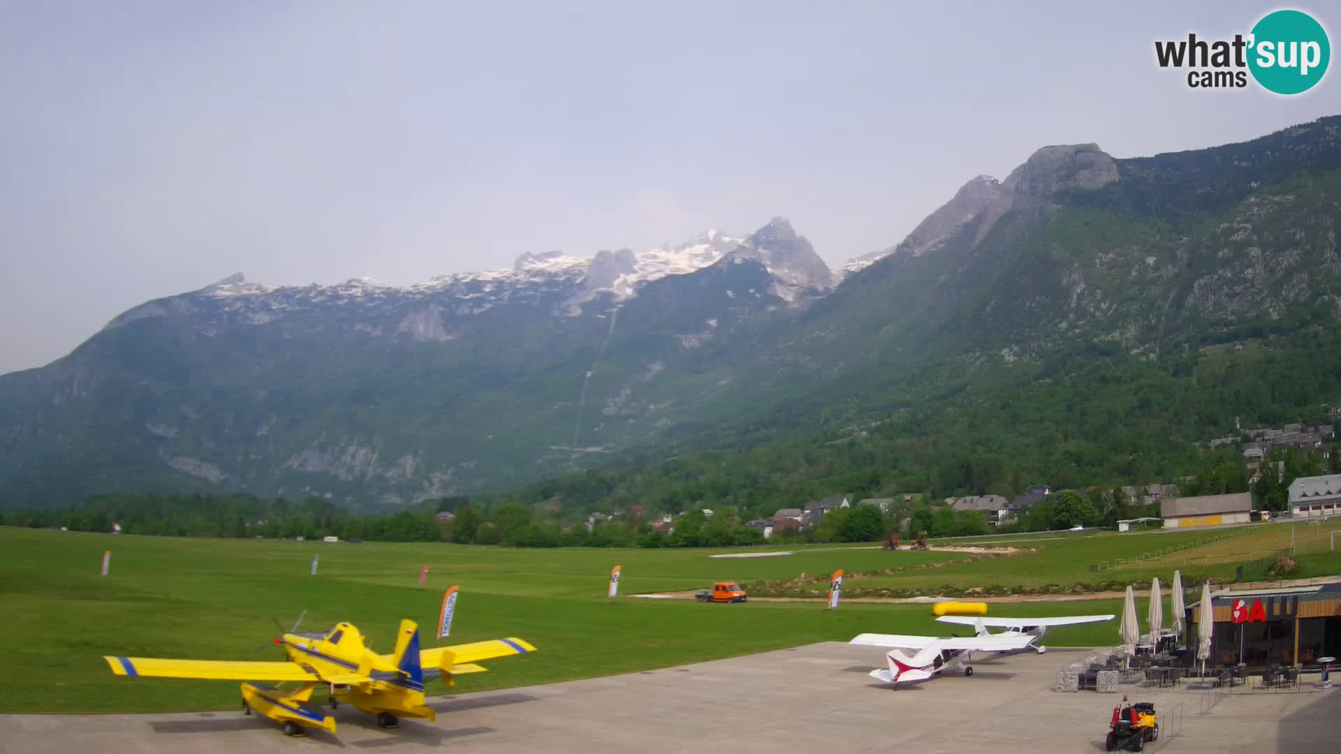 Spletna kamera letališče Bovec – pogled proti Kaninu