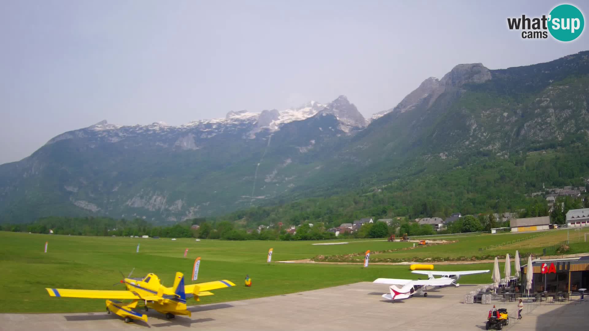Web kamera uživo Zračna luka Bovec – Pogled na Kanin