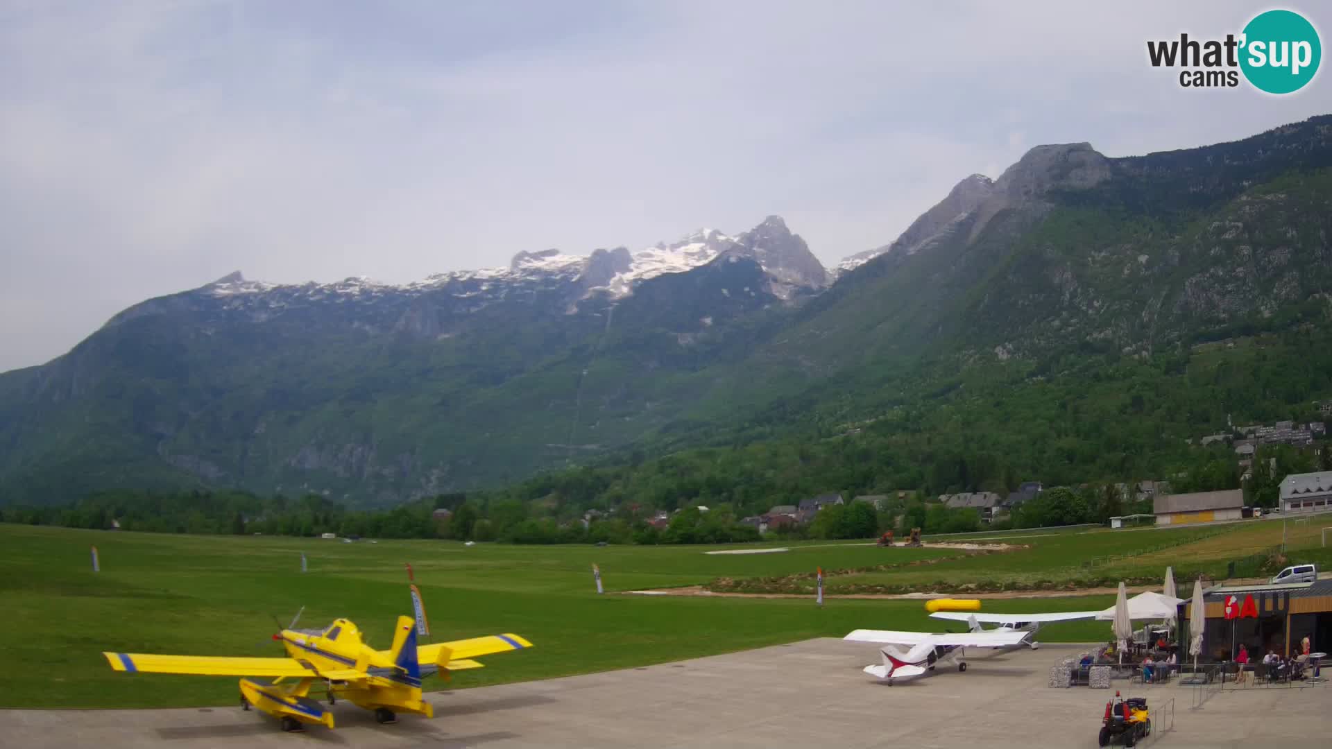 Web kamera uživo Zračna luka Bovec – Pogled na Kanin