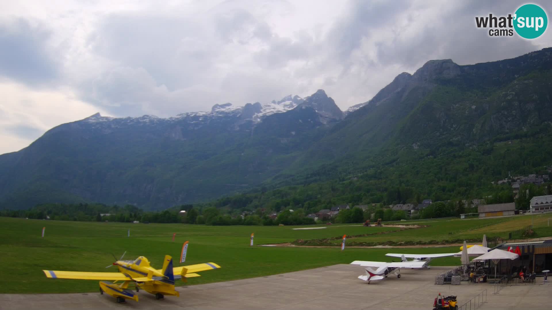 Spletna kamera letališče Bovec – pogled proti Kaninu