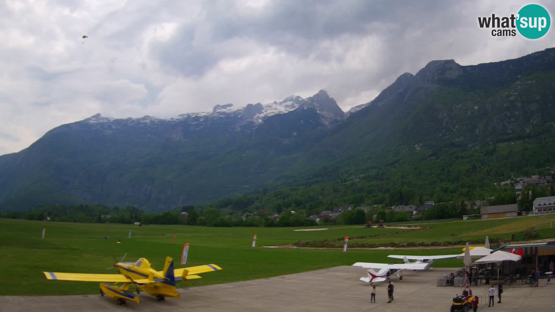 Cámara web en vivo Aeropuerto de Bovec – Vista a Kanin