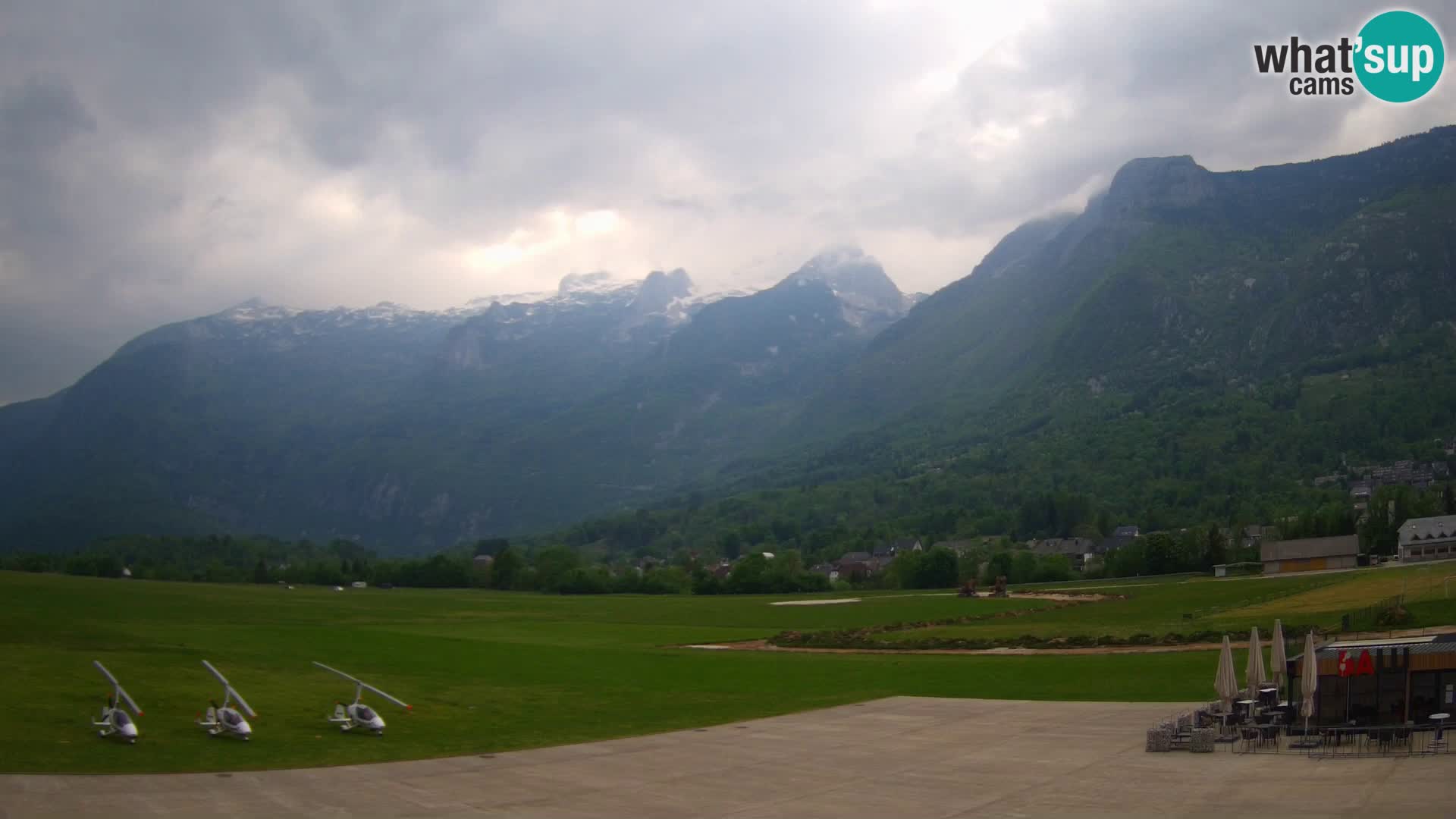 Cámara web en vivo Aeropuerto de Bovec – Vista a Kanin