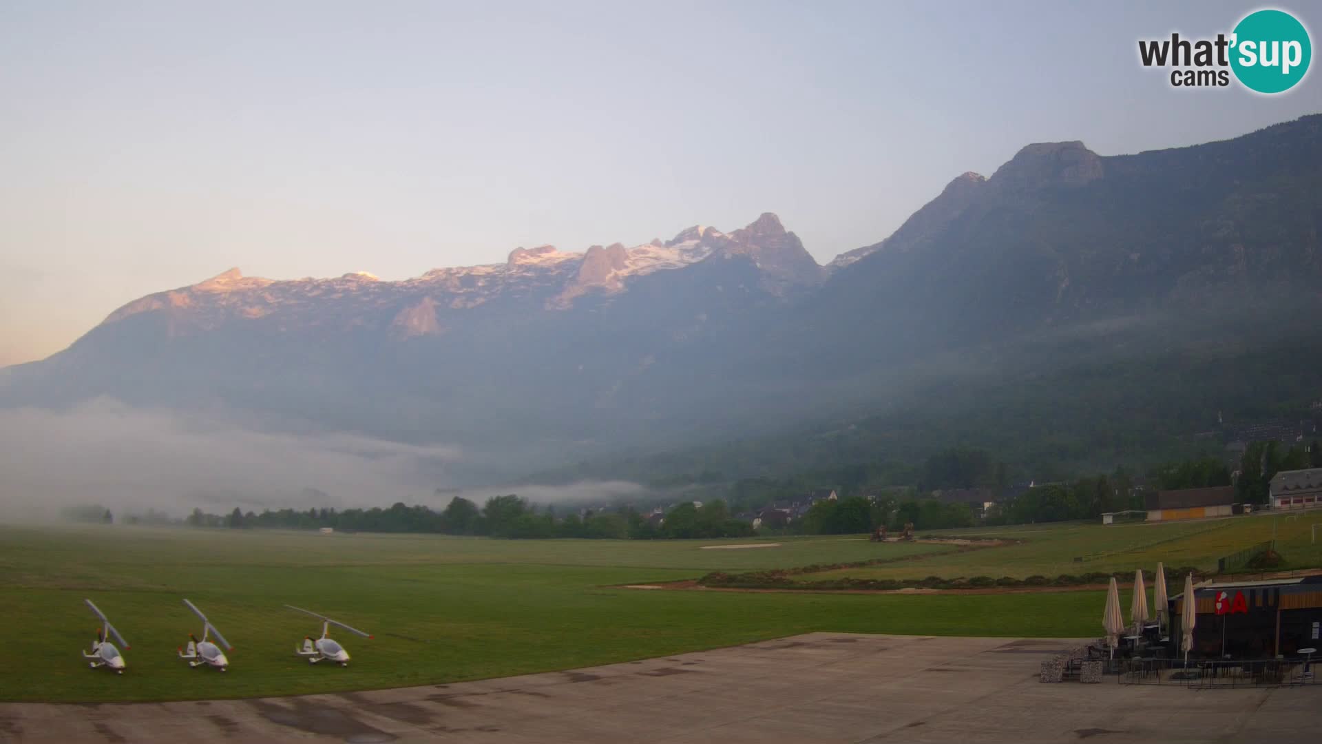 Web kamera uživo Zračna luka Bovec – Pogled na Kanin