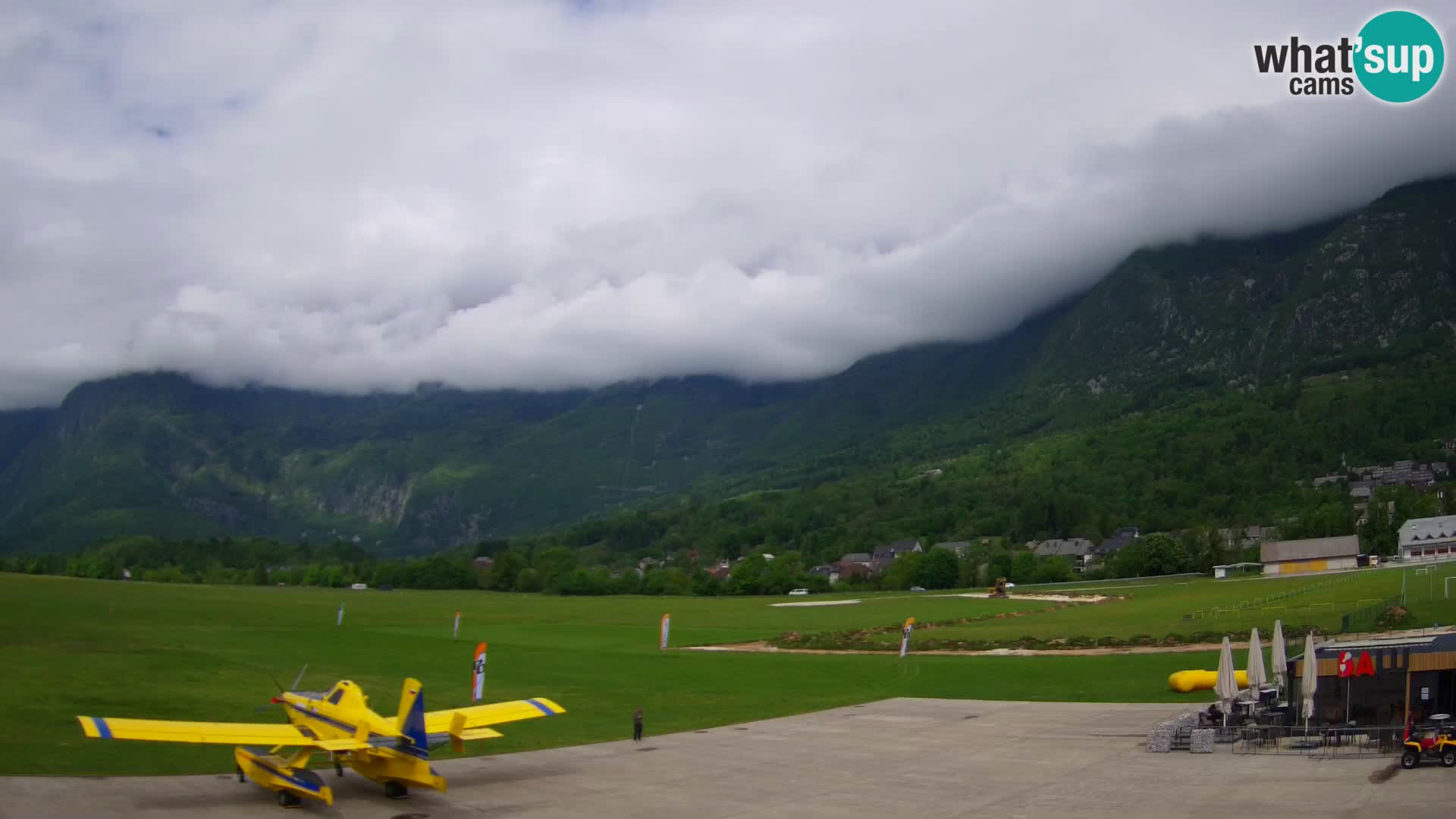 Web kamera uživo Zračna luka Bovec – Pogled na Kanin
