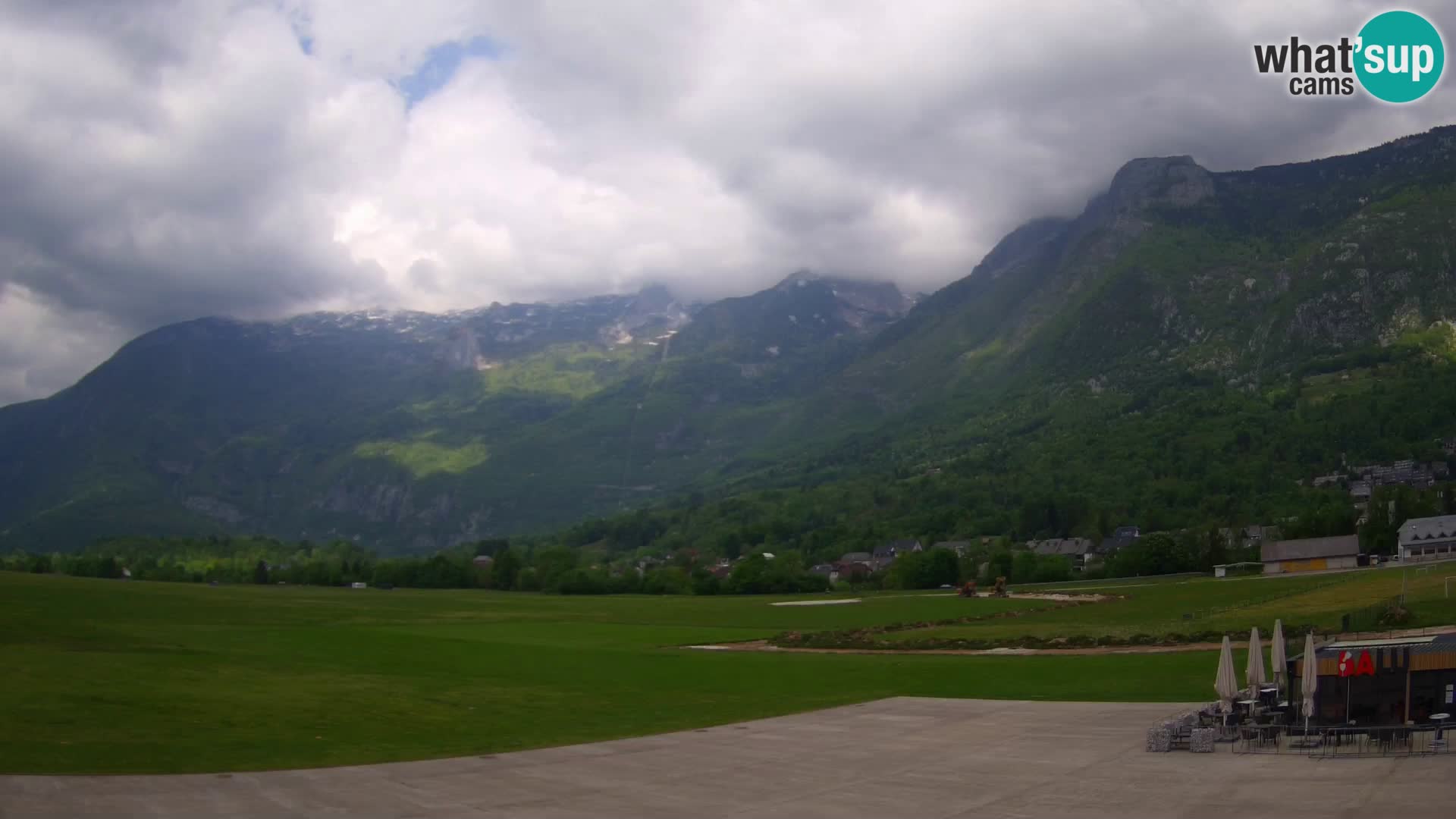 Cámara web en vivo Aeropuerto de Bovec – Vista a Kanin