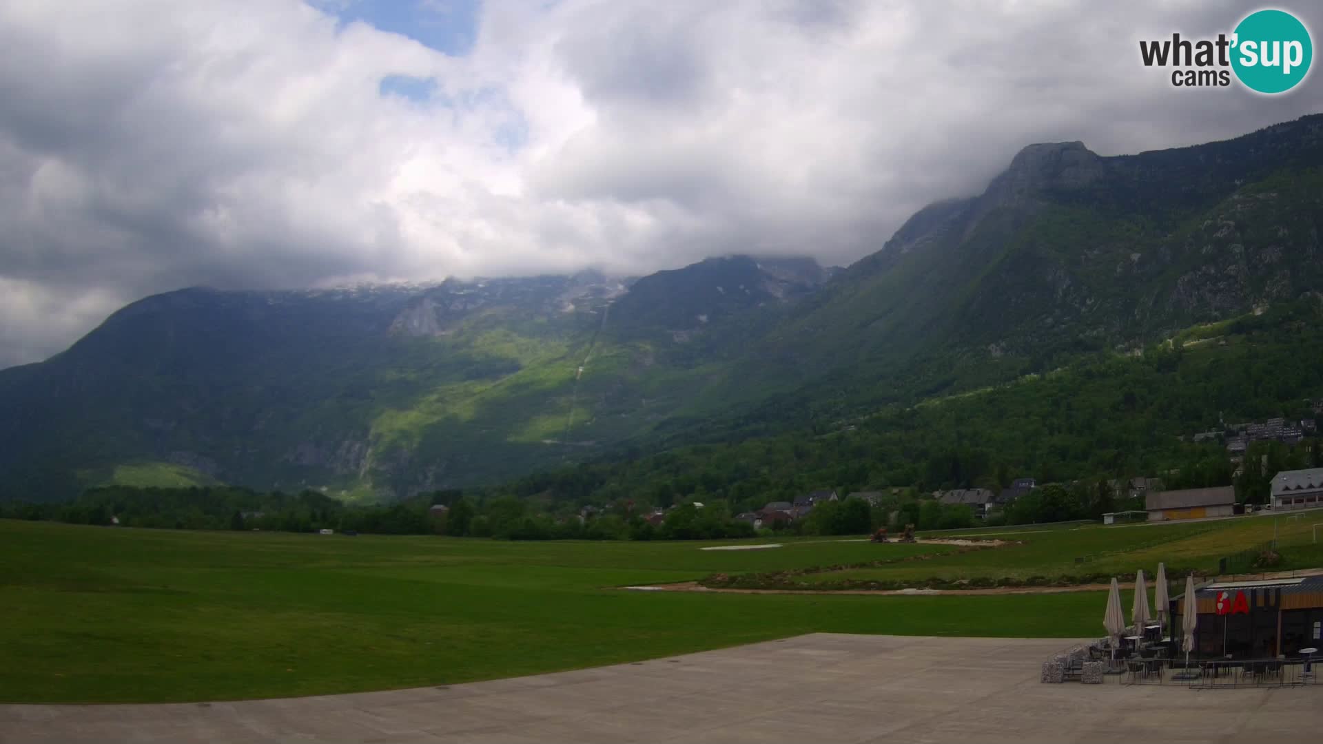 Cámara web en vivo Aeropuerto de Bovec – Vista a Kanin