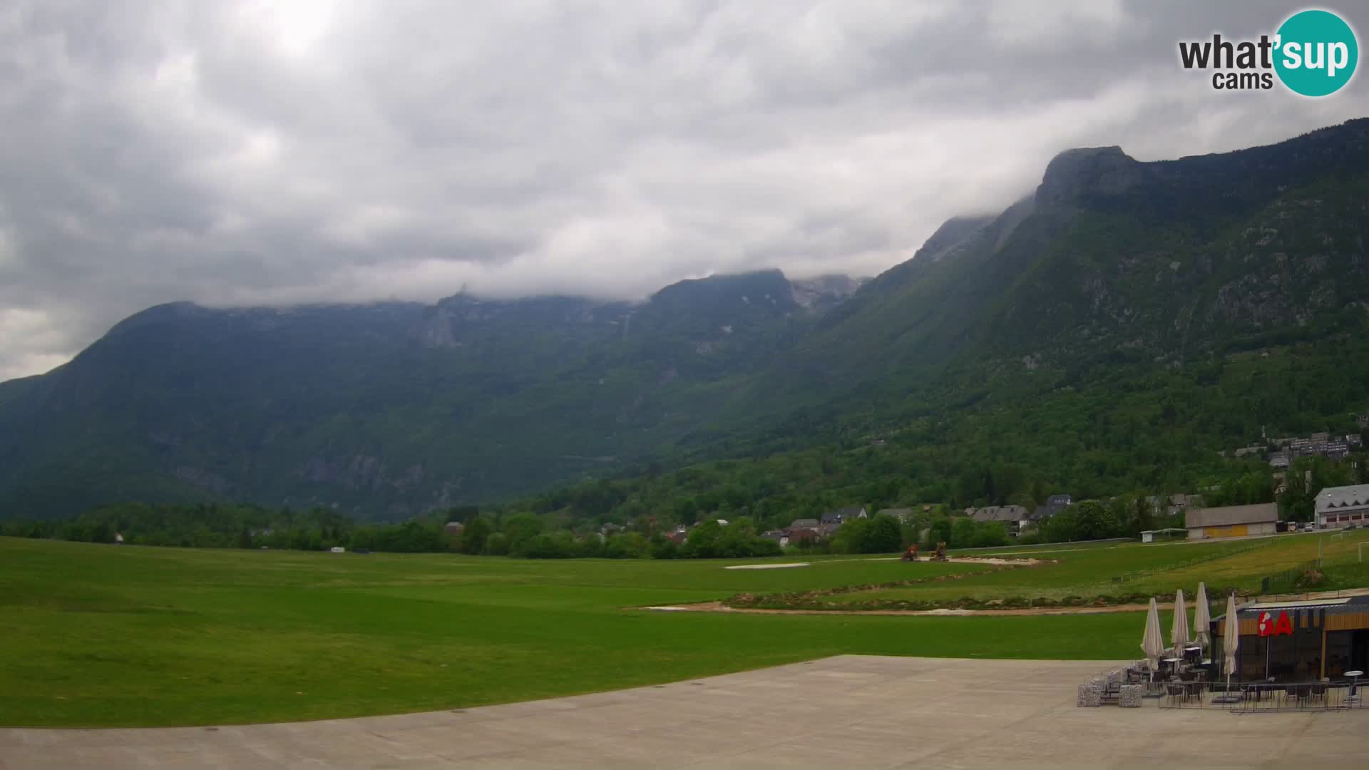 Web kamera uživo Zračna luka Bovec – Pogled na Kanin