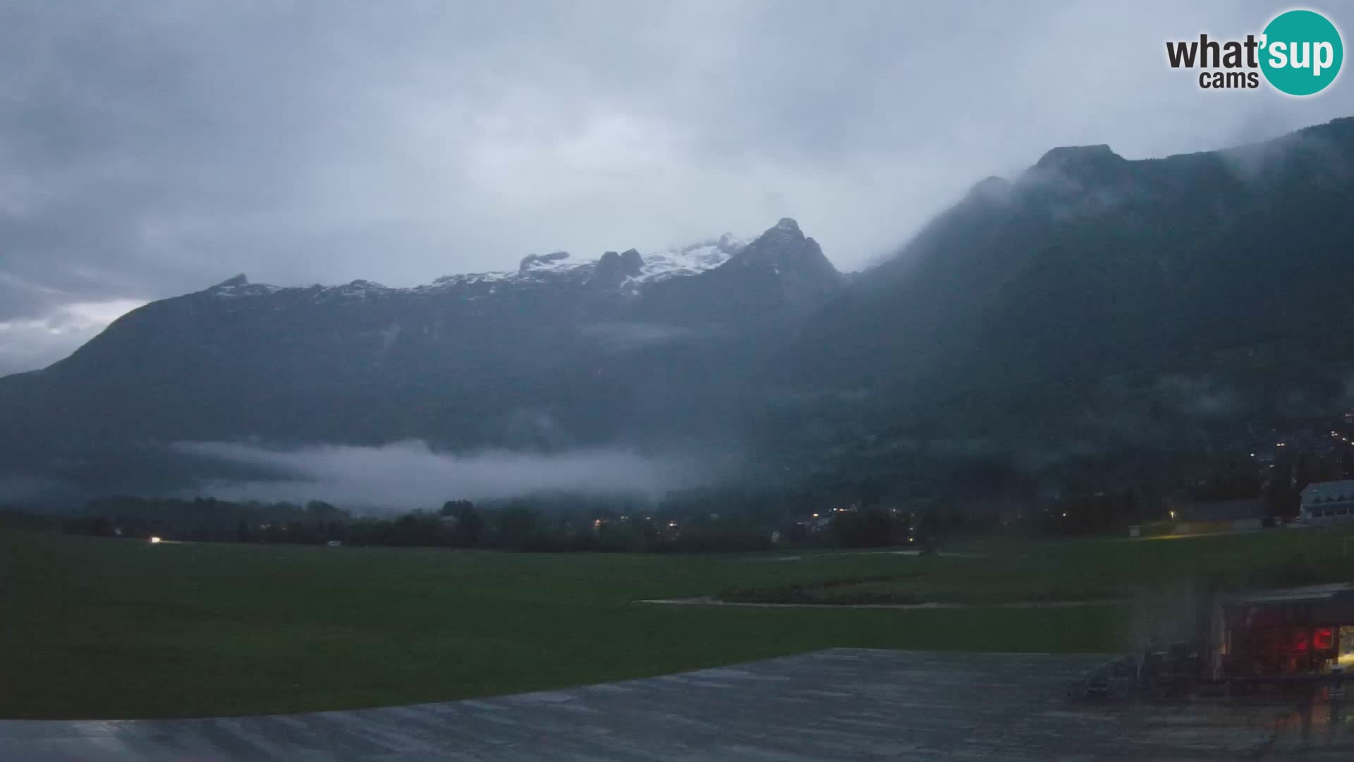 Web kamera uživo Zračna luka Bovec – Pogled na Kanin