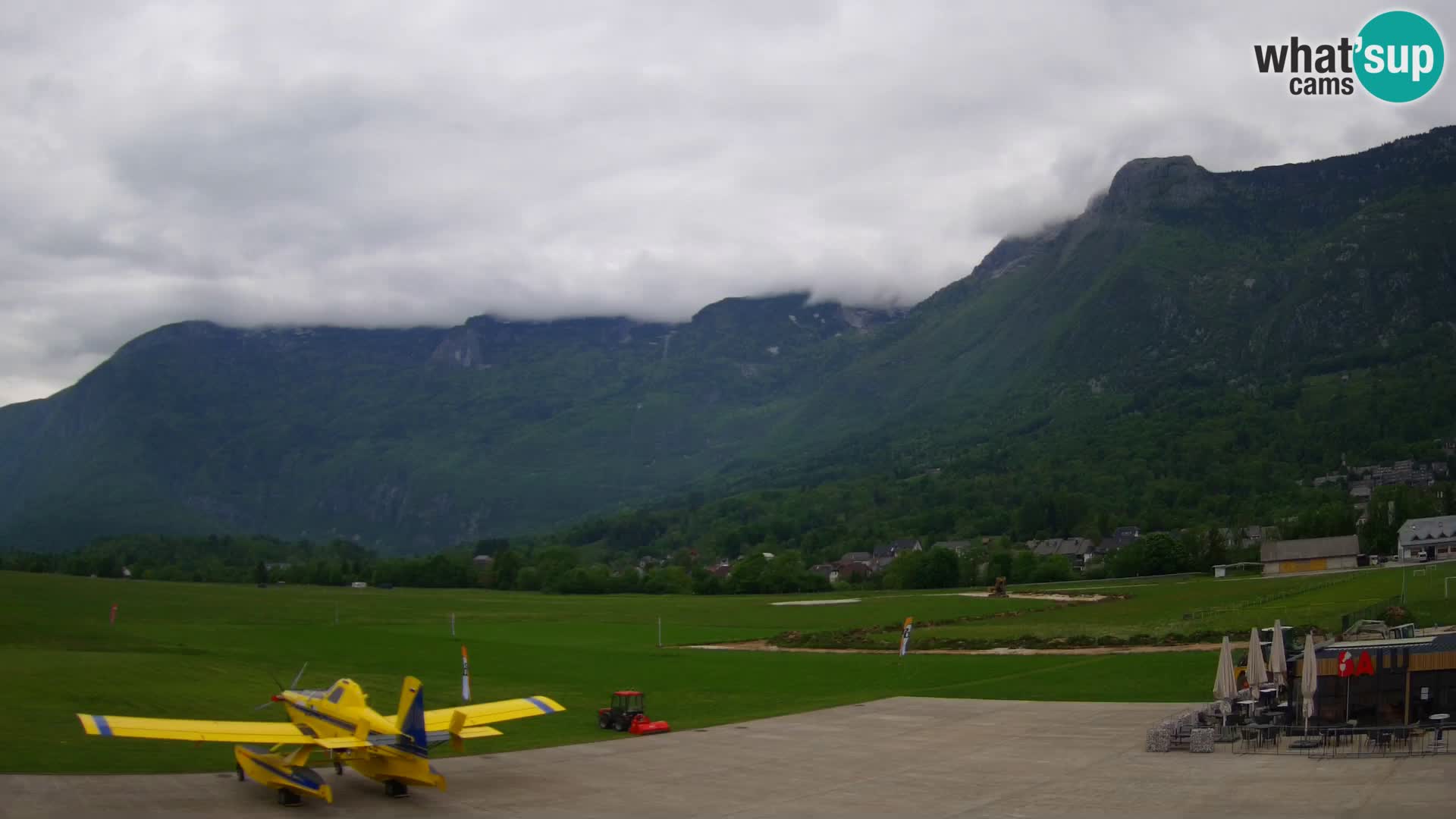 Spletna kamera letališče Bovec – pogled proti Kaninu