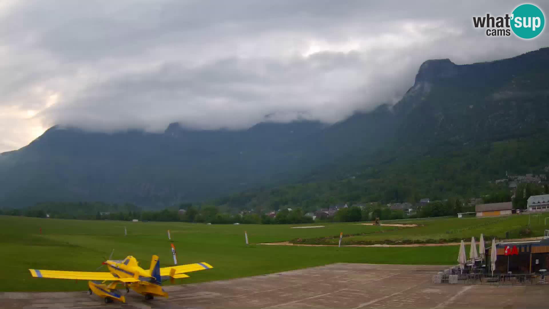 Spletna kamera letališče Bovec – pogled proti Kaninu