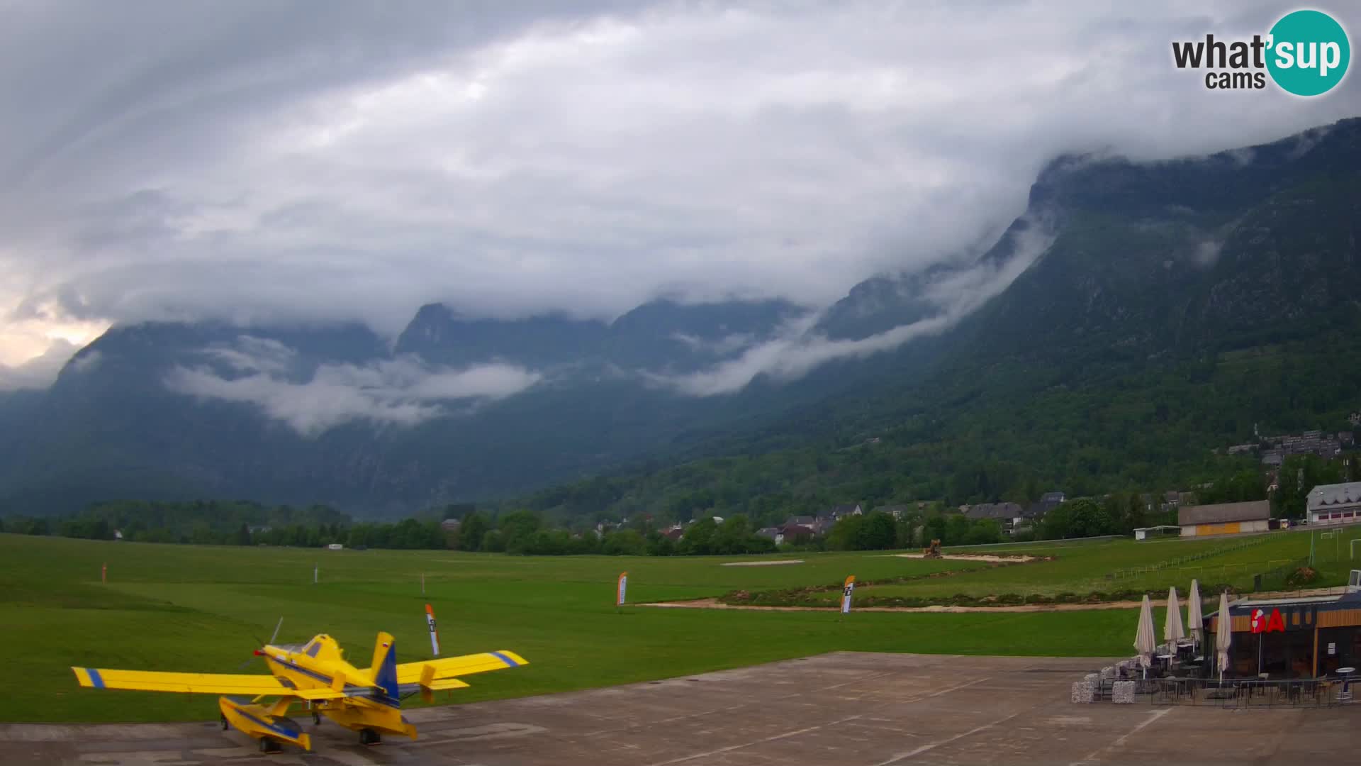 Spletna kamera letališče Bovec – pogled proti Kaninu