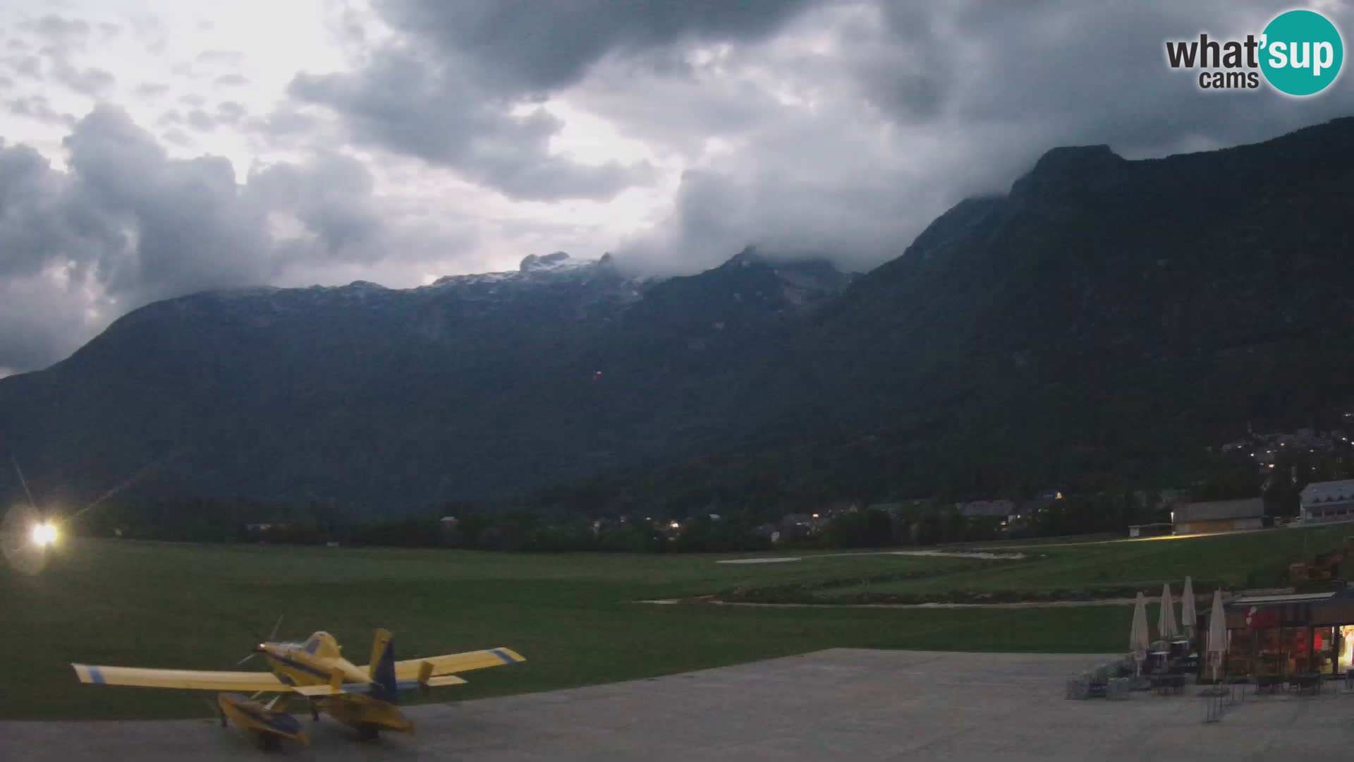 Spletna kamera letališče Bovec – pogled proti Kaninu