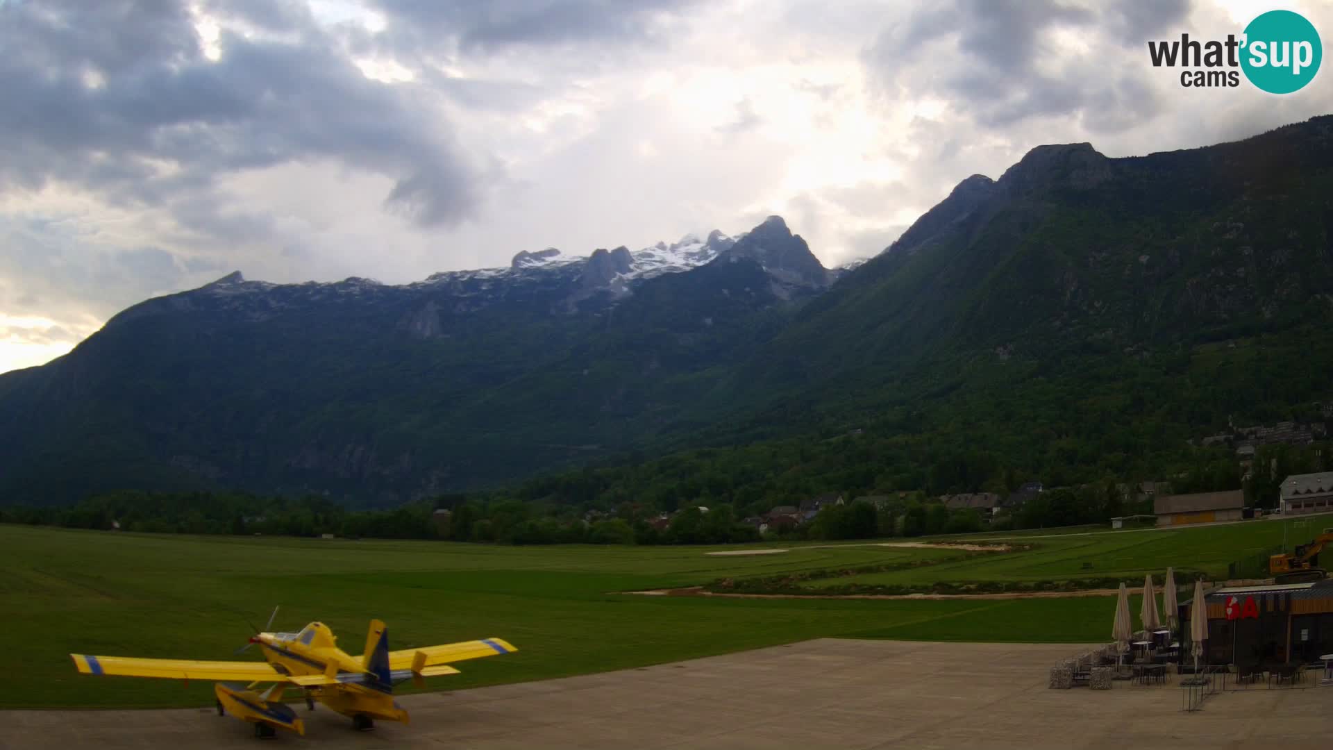 Spletna kamera letališče Bovec – pogled proti Kaninu