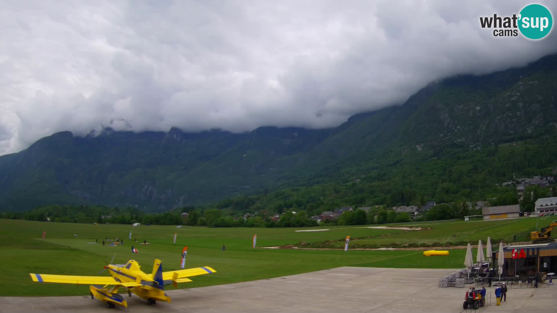 Spletna kamera letališče Bovec – pogled proti Kaninu