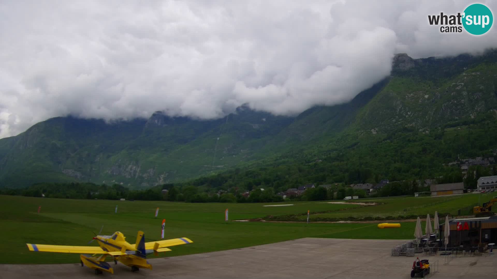 Spletna kamera letališče Bovec – pogled proti Kaninu