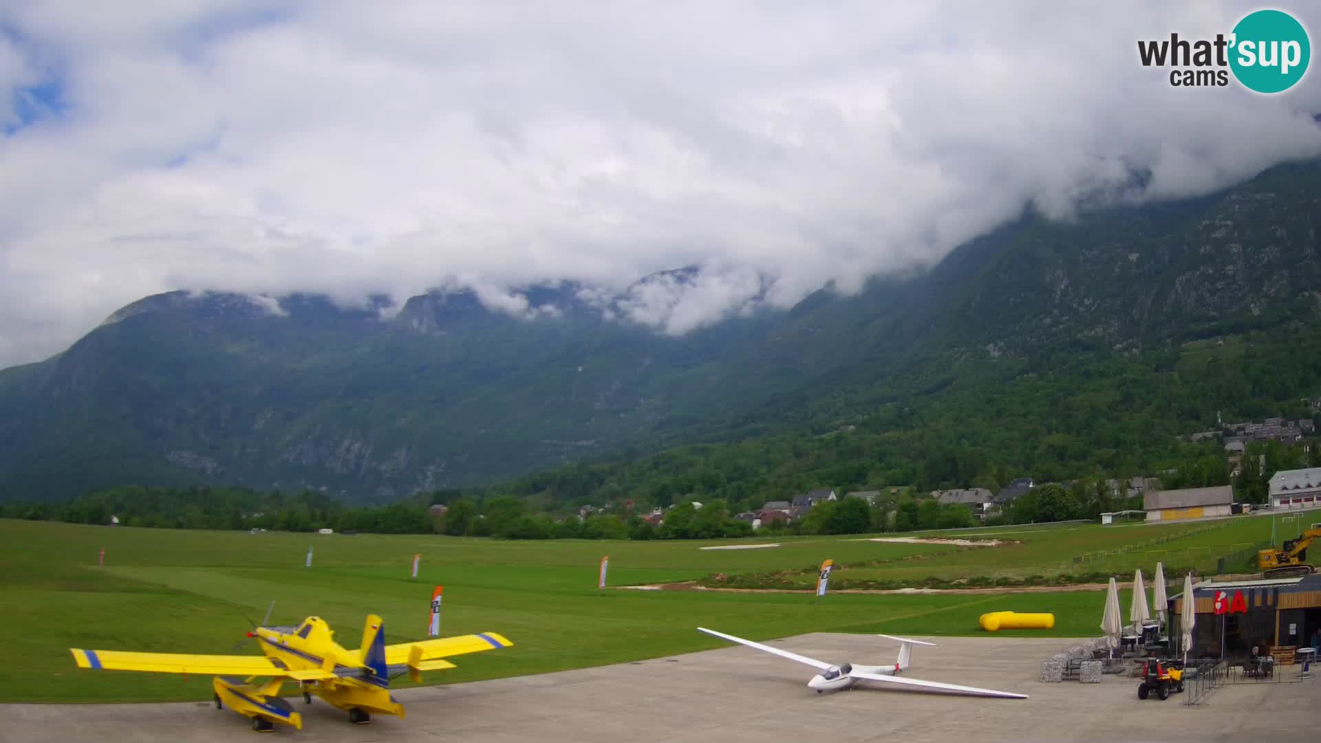 Spletna kamera letališče Bovec – pogled proti Kaninu