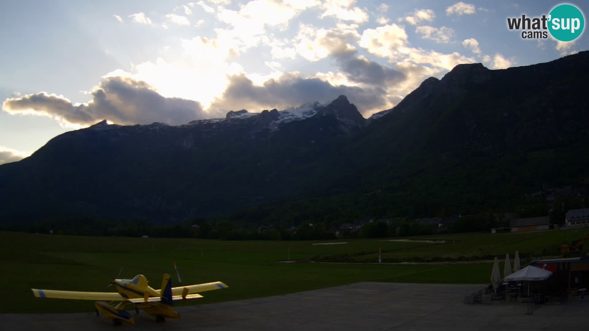 Spletna kamera letališče Bovec – pogled proti Kaninu