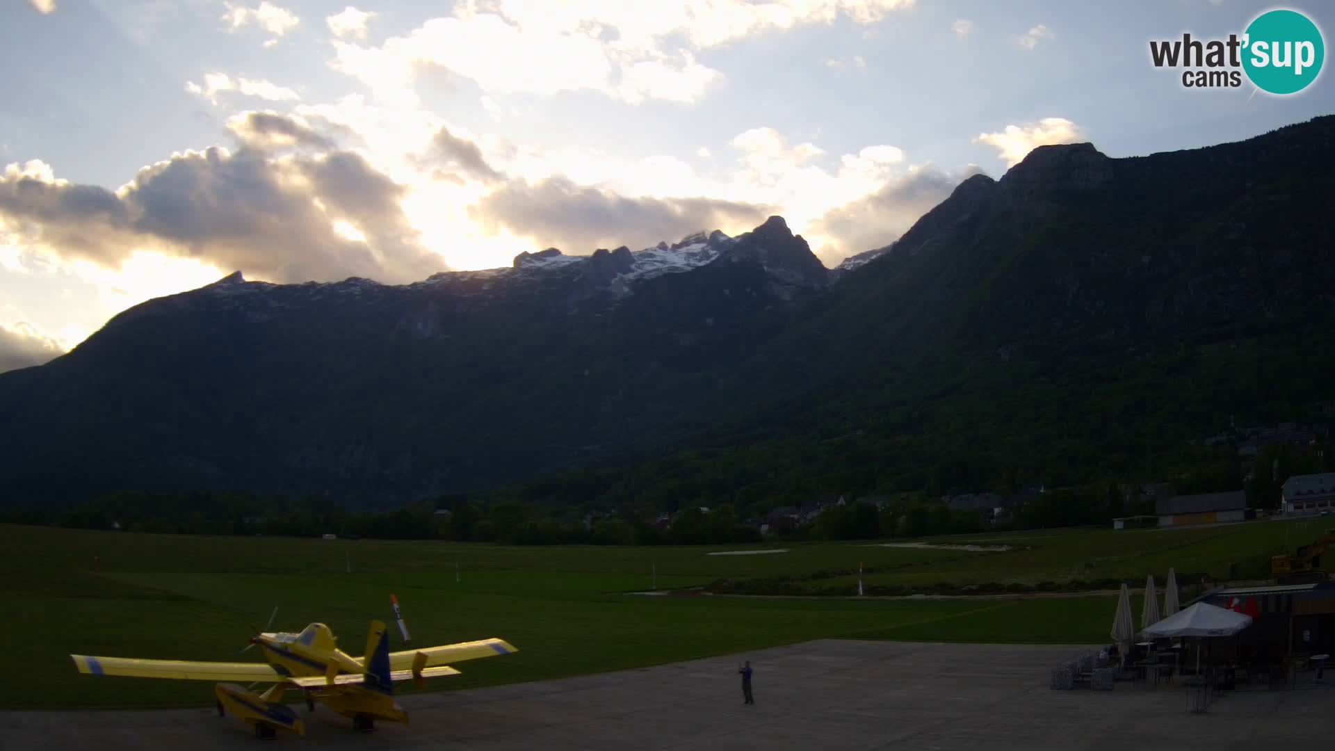 Web kamera uživo Zračna luka Bovec – Pogled na Kanin