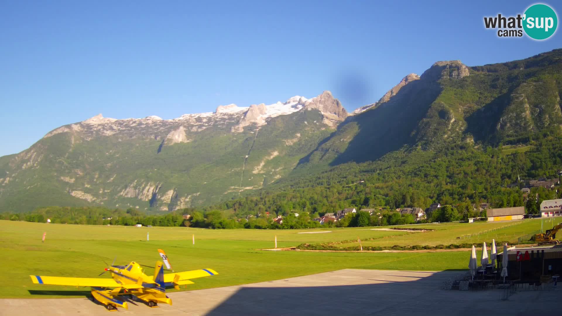 Spletna kamera letališče Bovec – pogled proti Kaninu