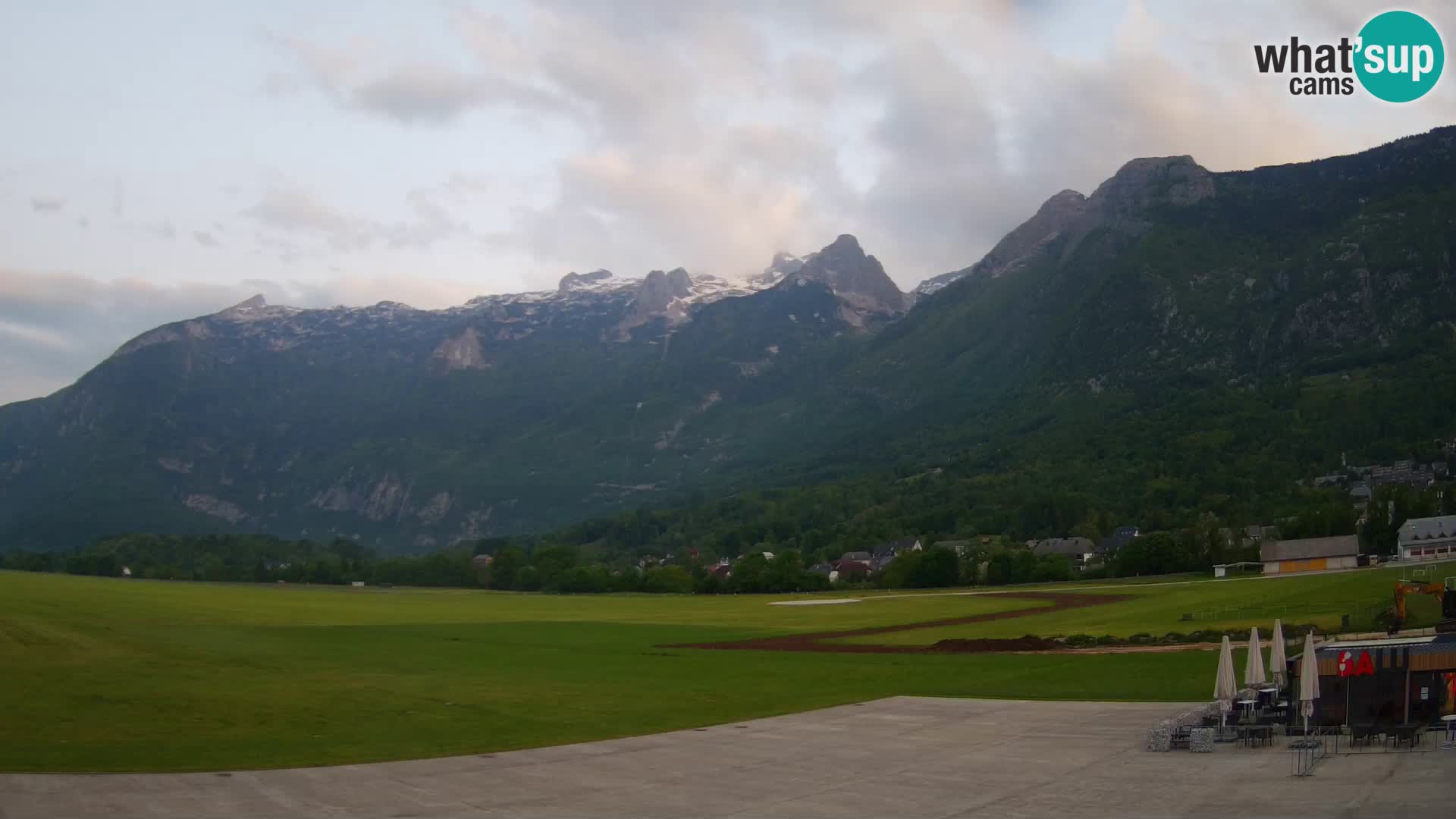 Live webcam Bovec airport – View to Kanin