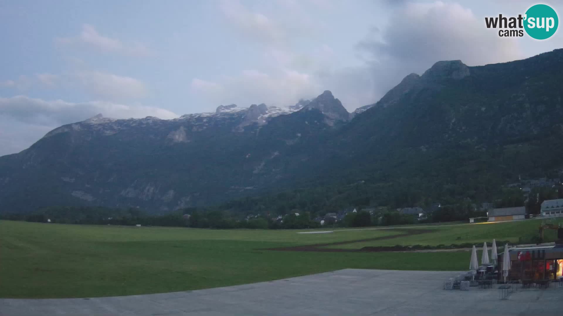 Spletna kamera letališče Bovec – pogled proti Kaninu