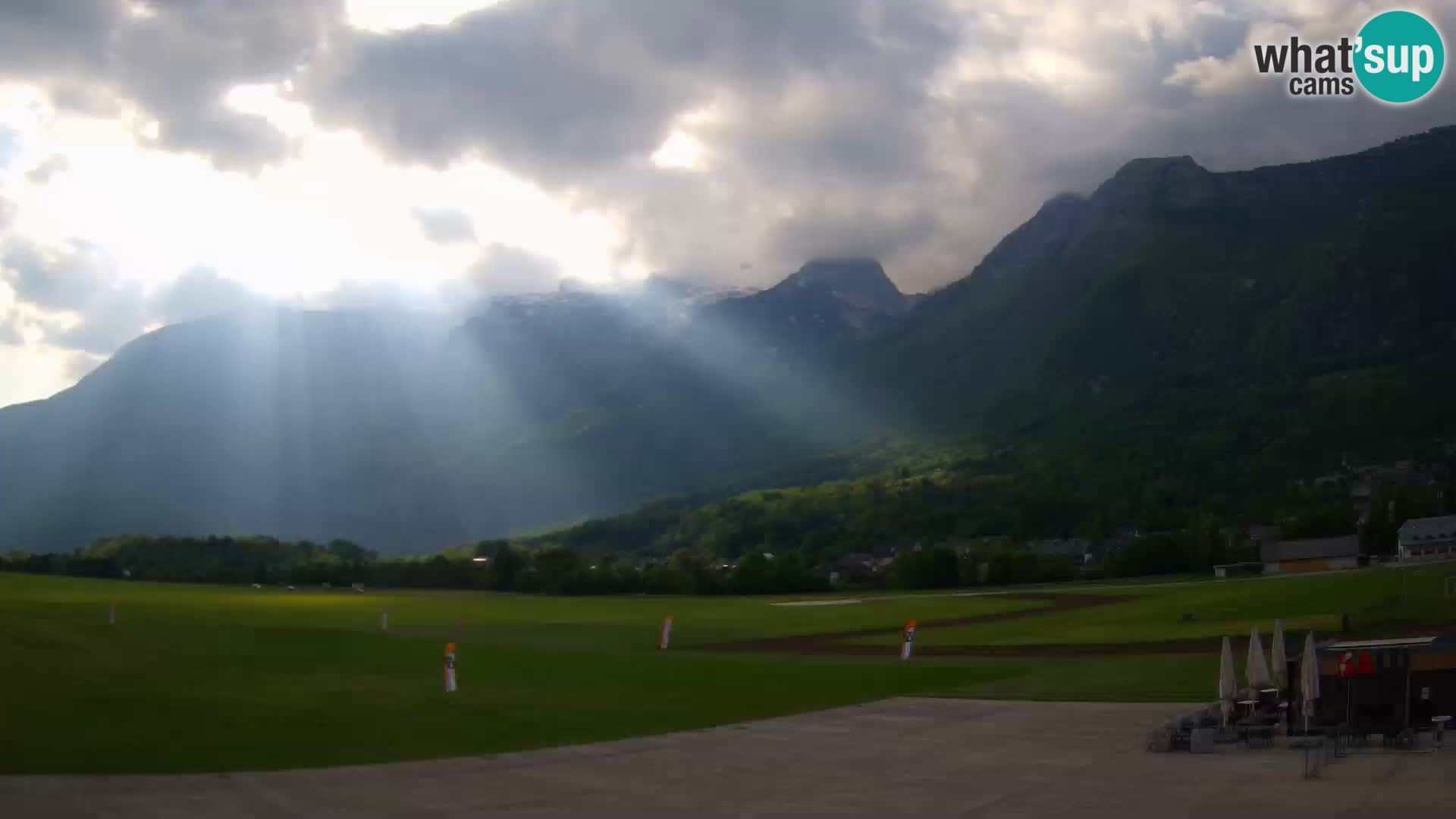 Webcam en direct Aéroport de Bovec – Vue sur Kanin