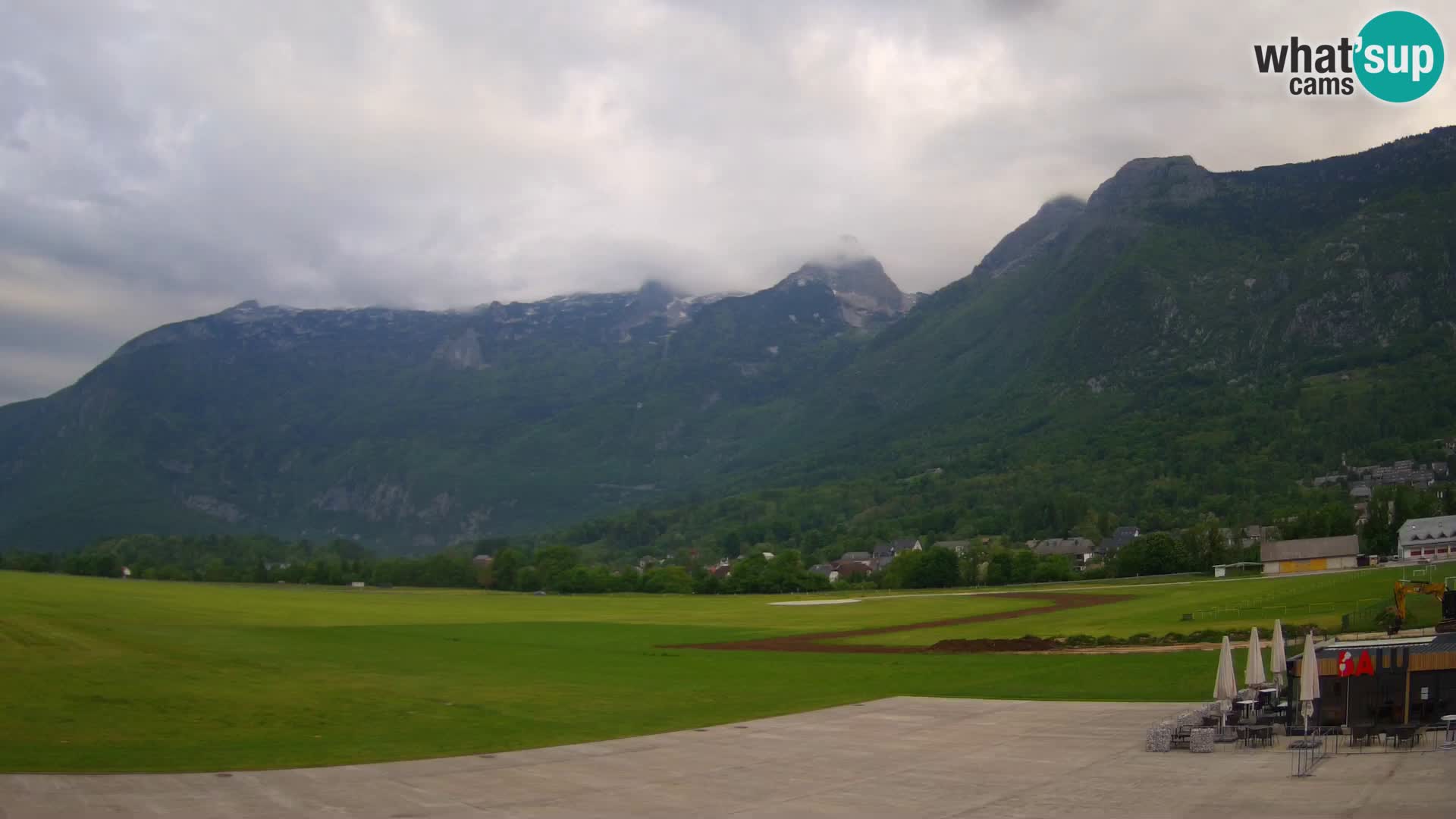 Spletna kamera letališče Bovec – pogled proti Kaninu
